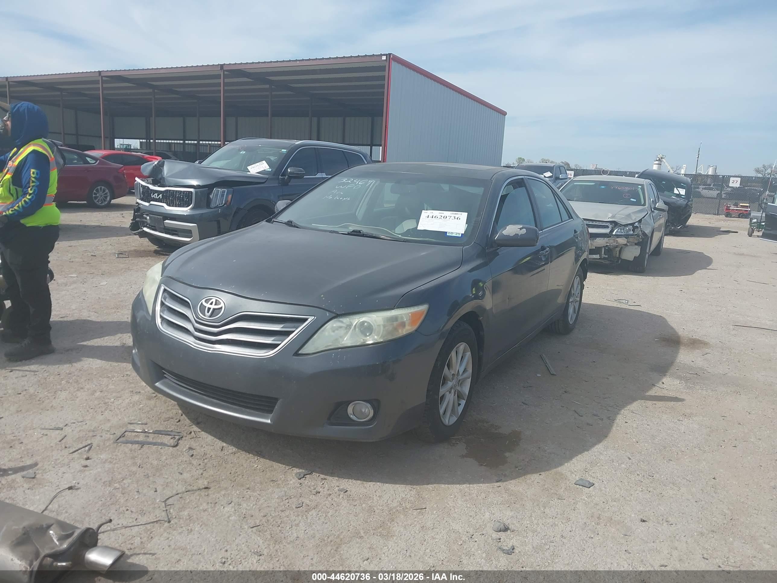 TOYOTA CAMRY image 2