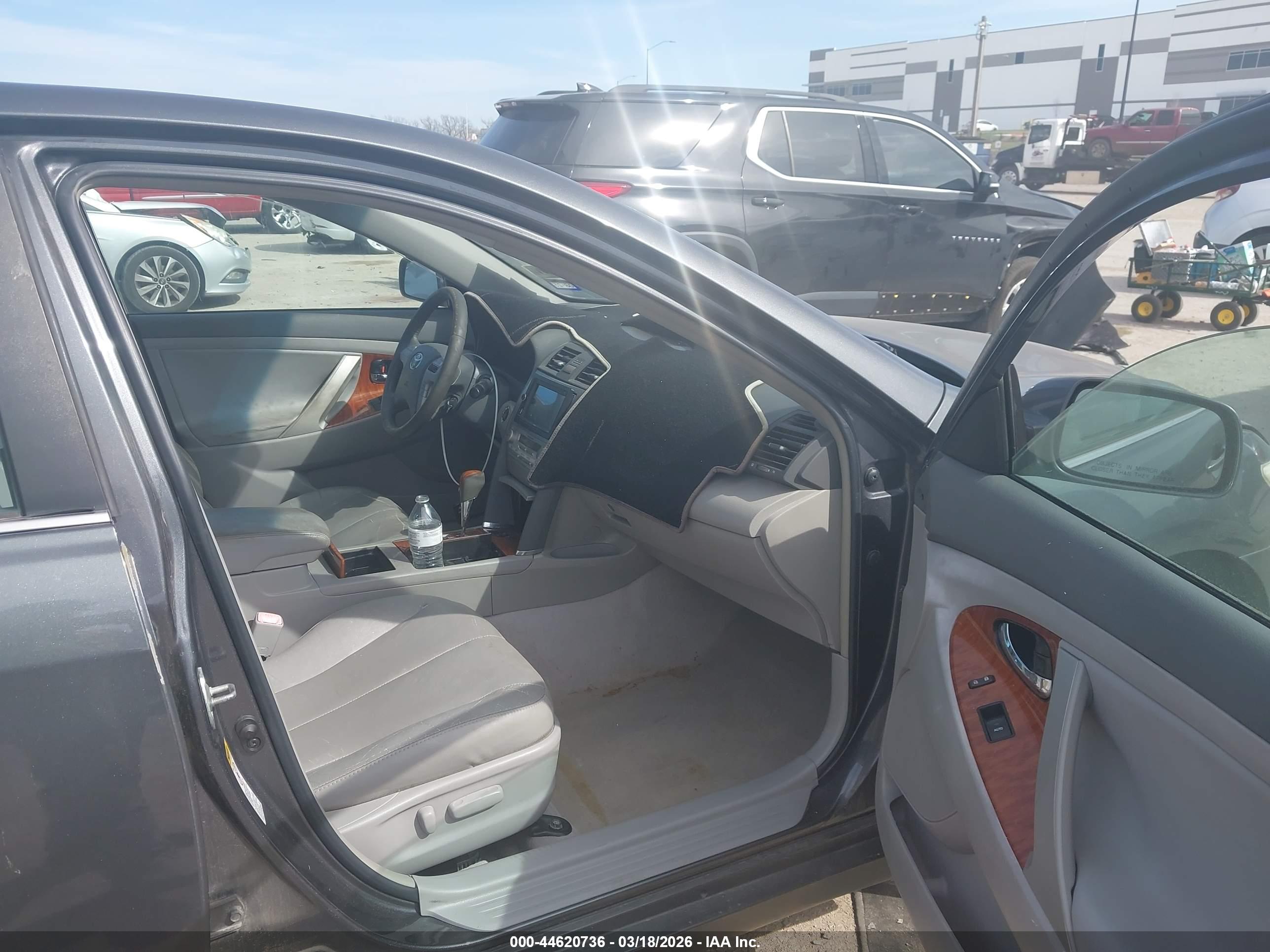 TOYOTA CAMRY image 5