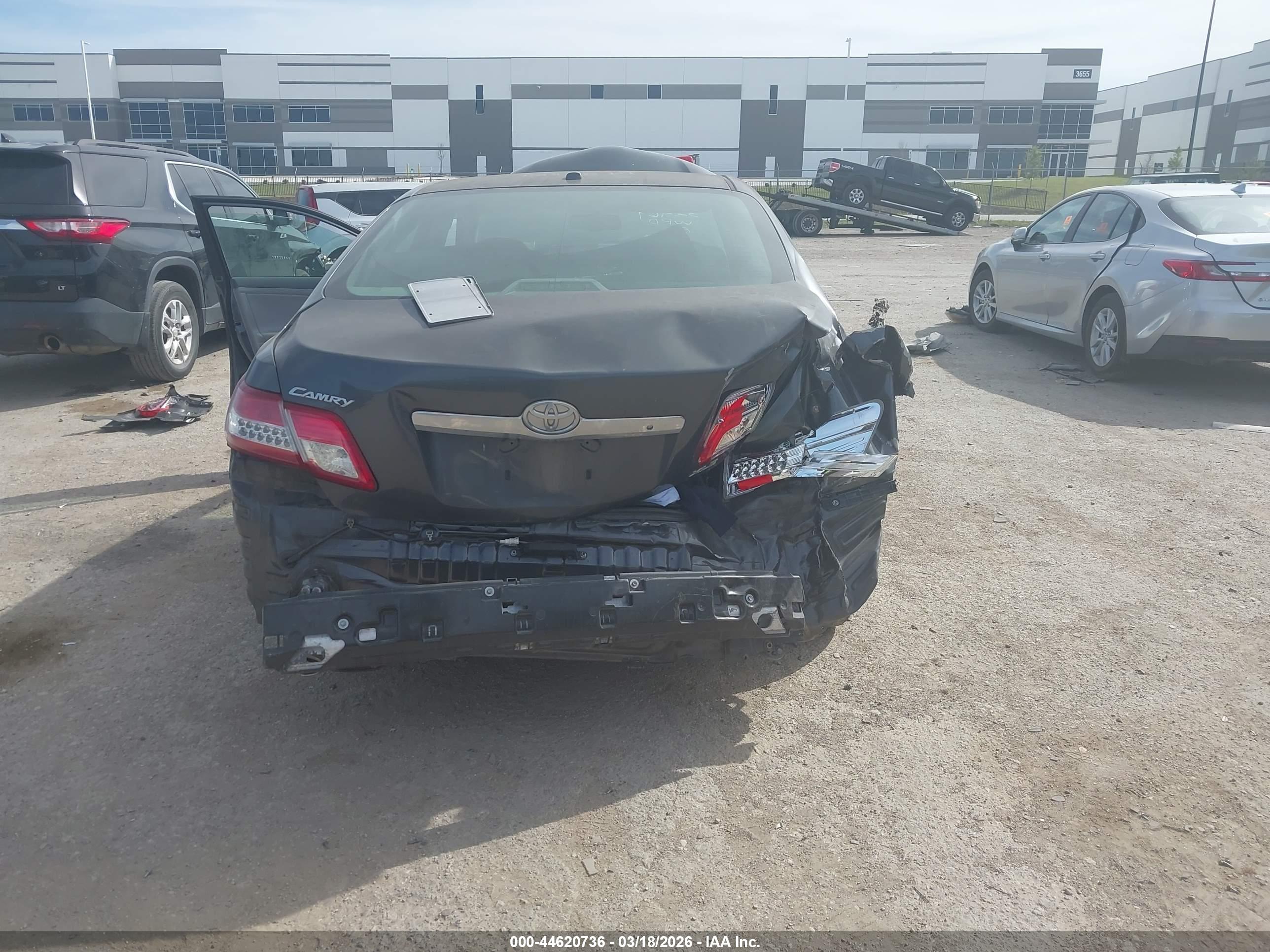 TOYOTA CAMRY image 6