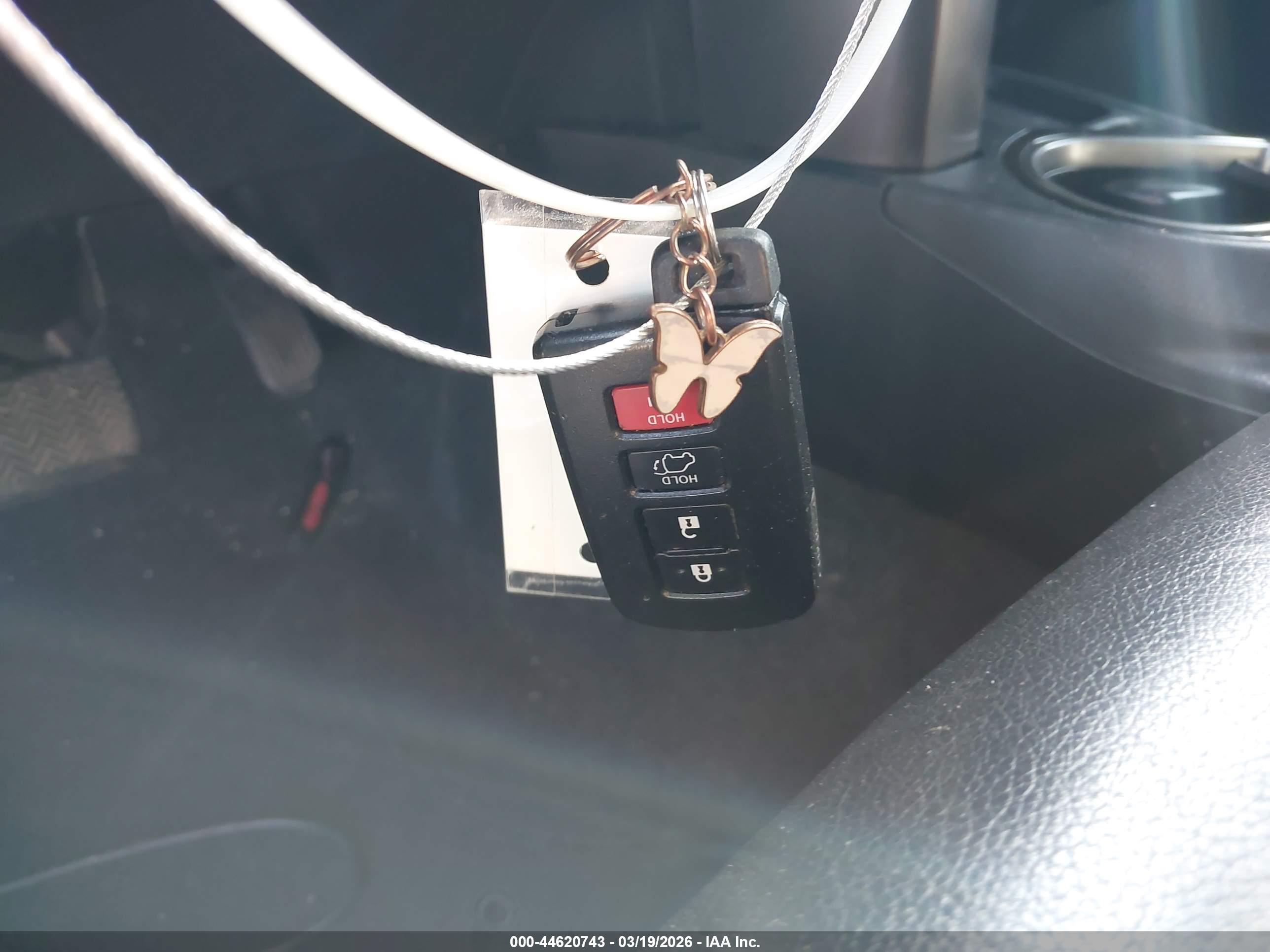 TOYOTA RAV4 image 11