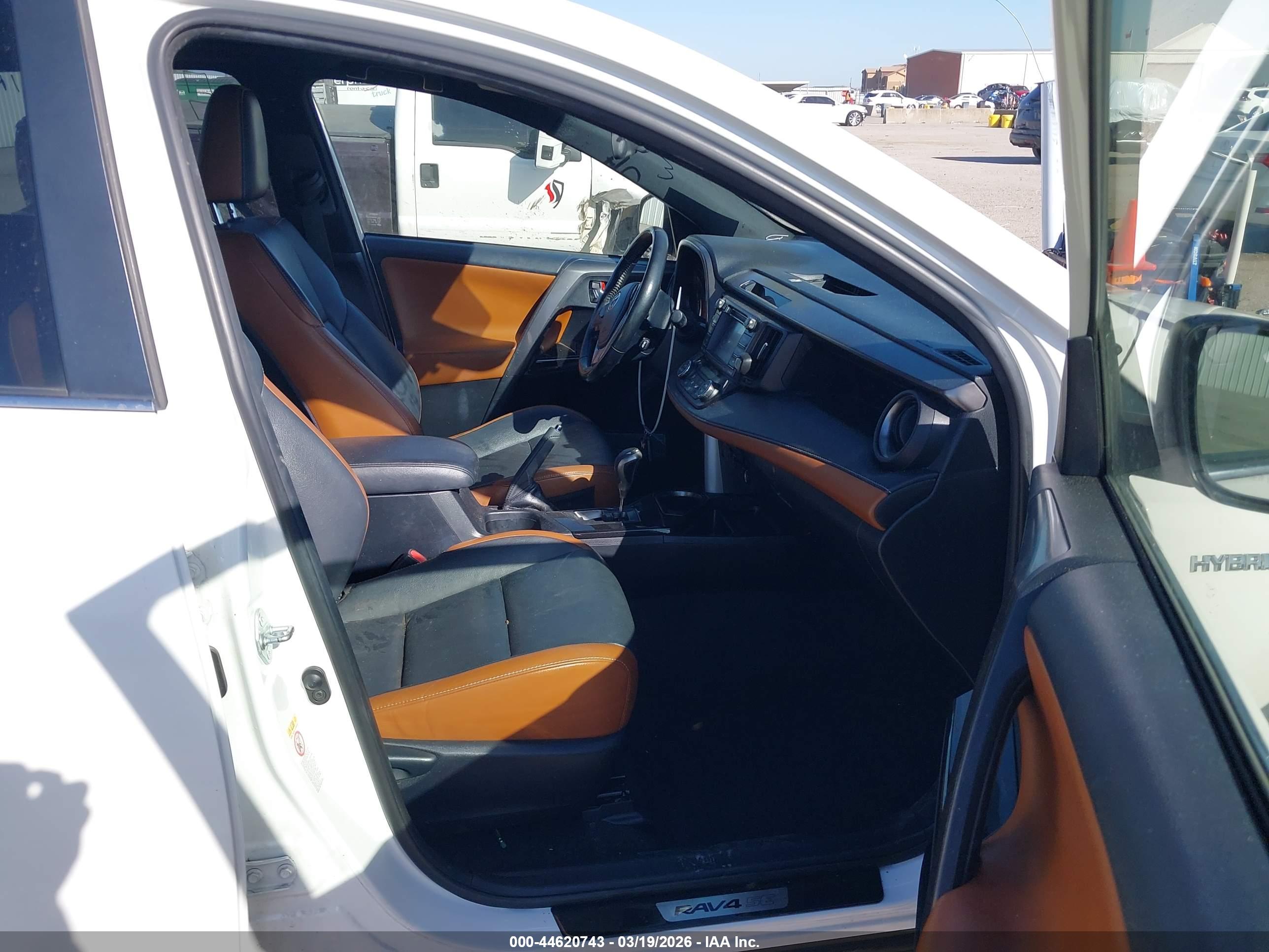 TOYOTA RAV4 image 5