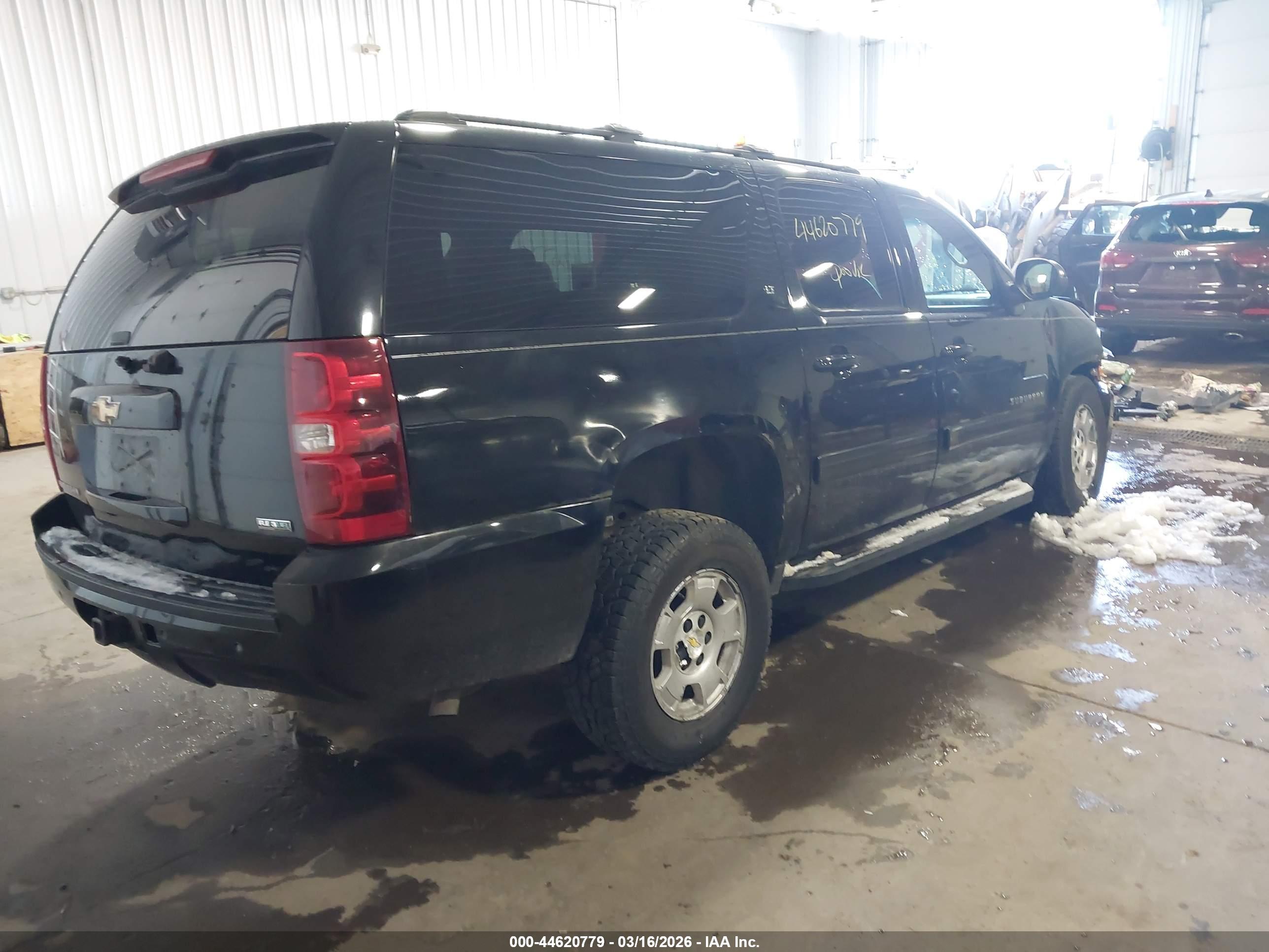 CHEVROLET SUBURBAN image 4