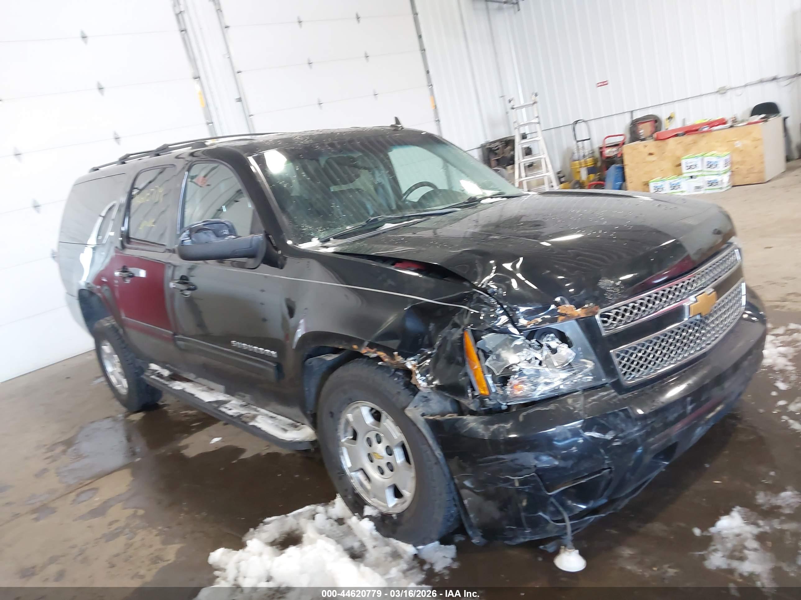 CHEVROLET SUBURBAN image 6
