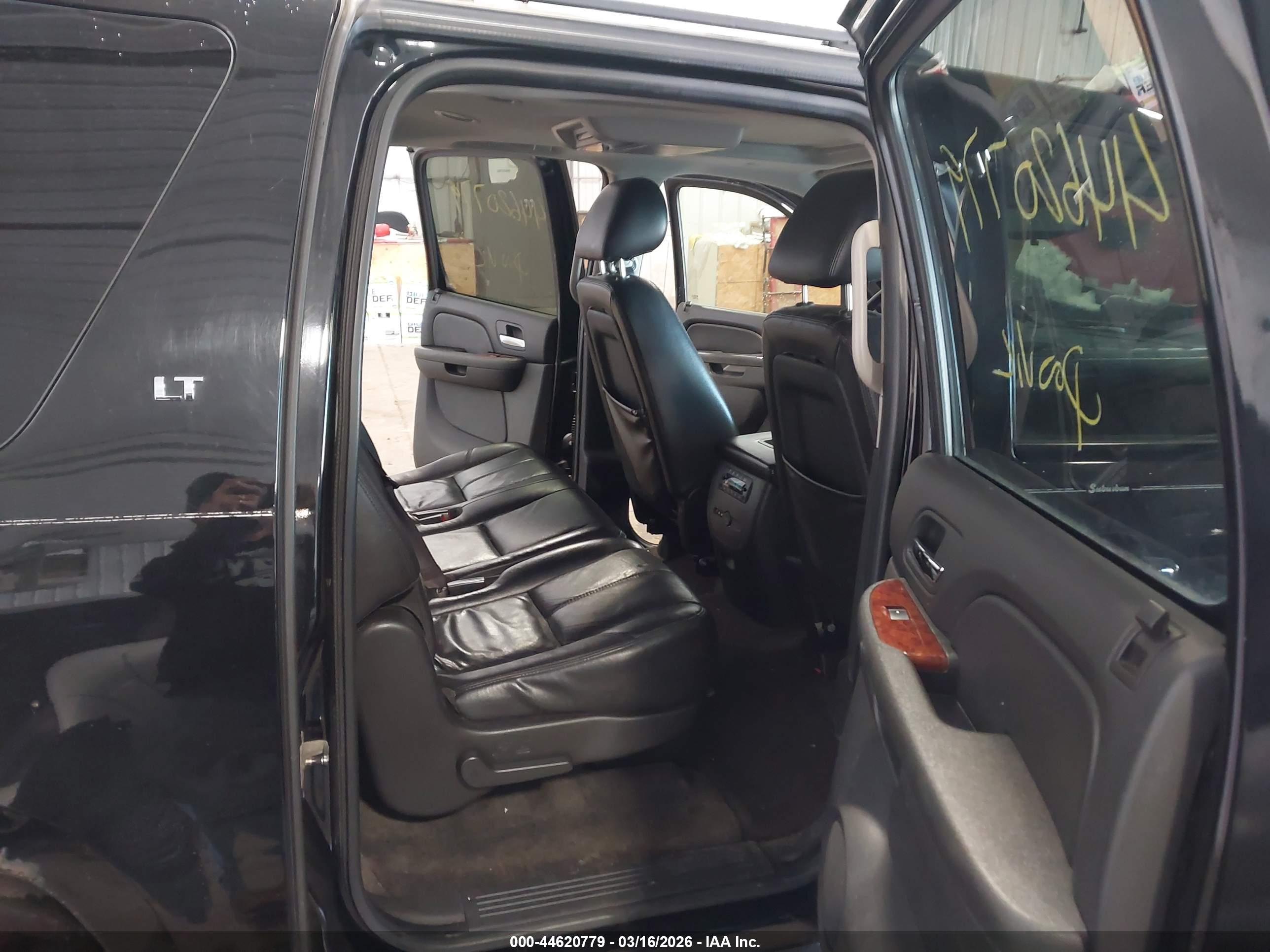 CHEVROLET SUBURBAN image 8