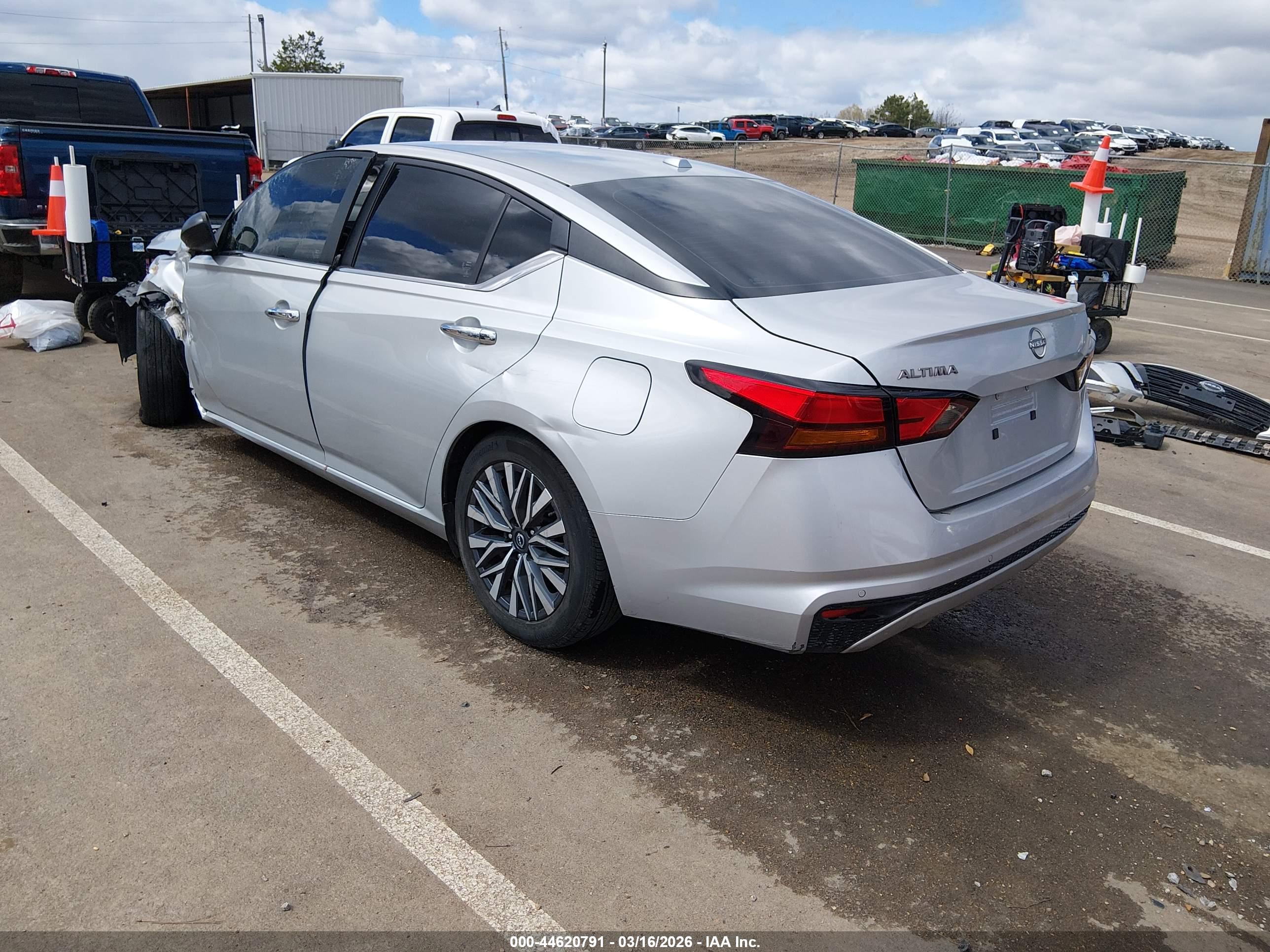 NISSAN ALTIMA image 3