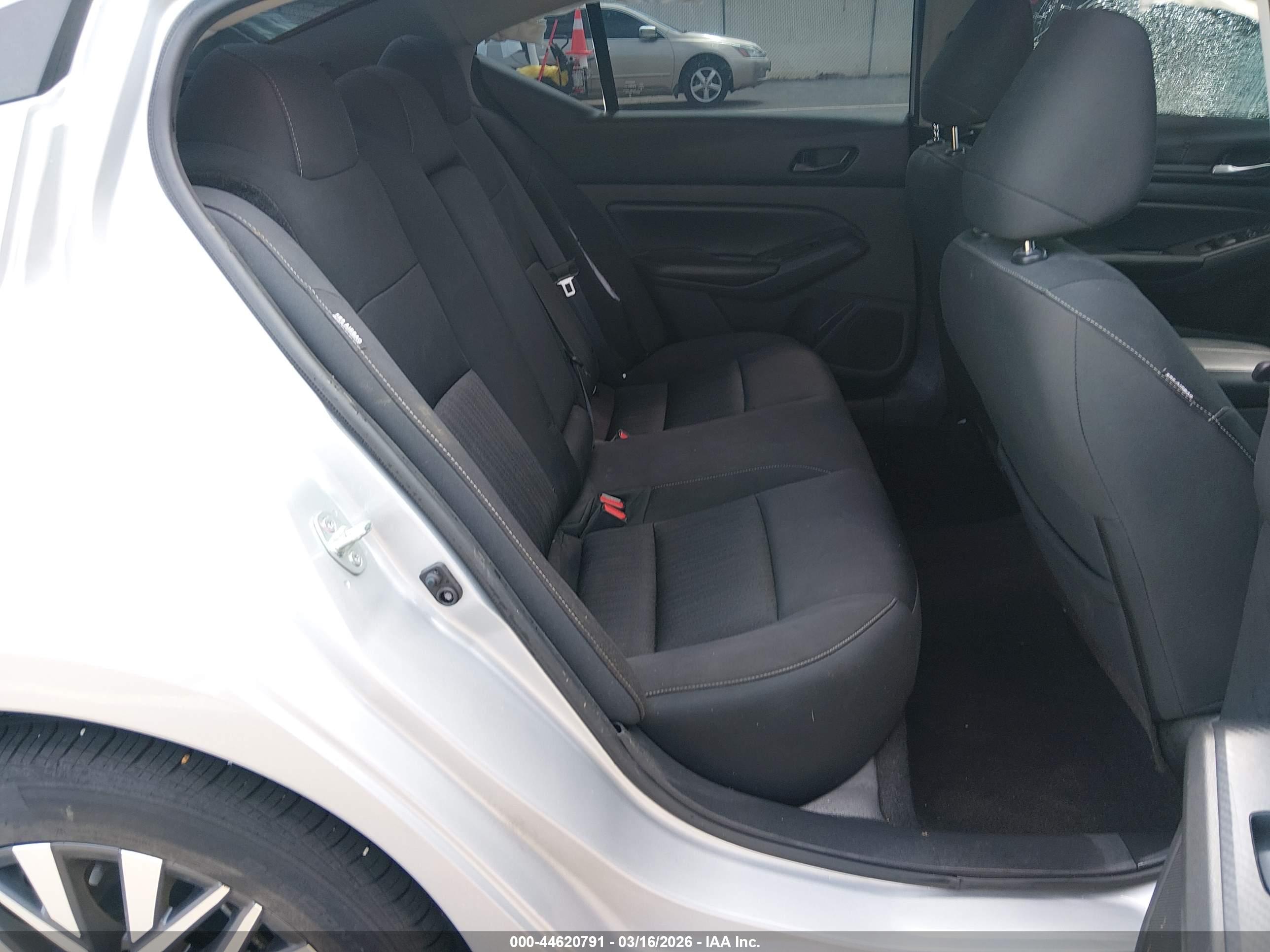 NISSAN ALTIMA image 8