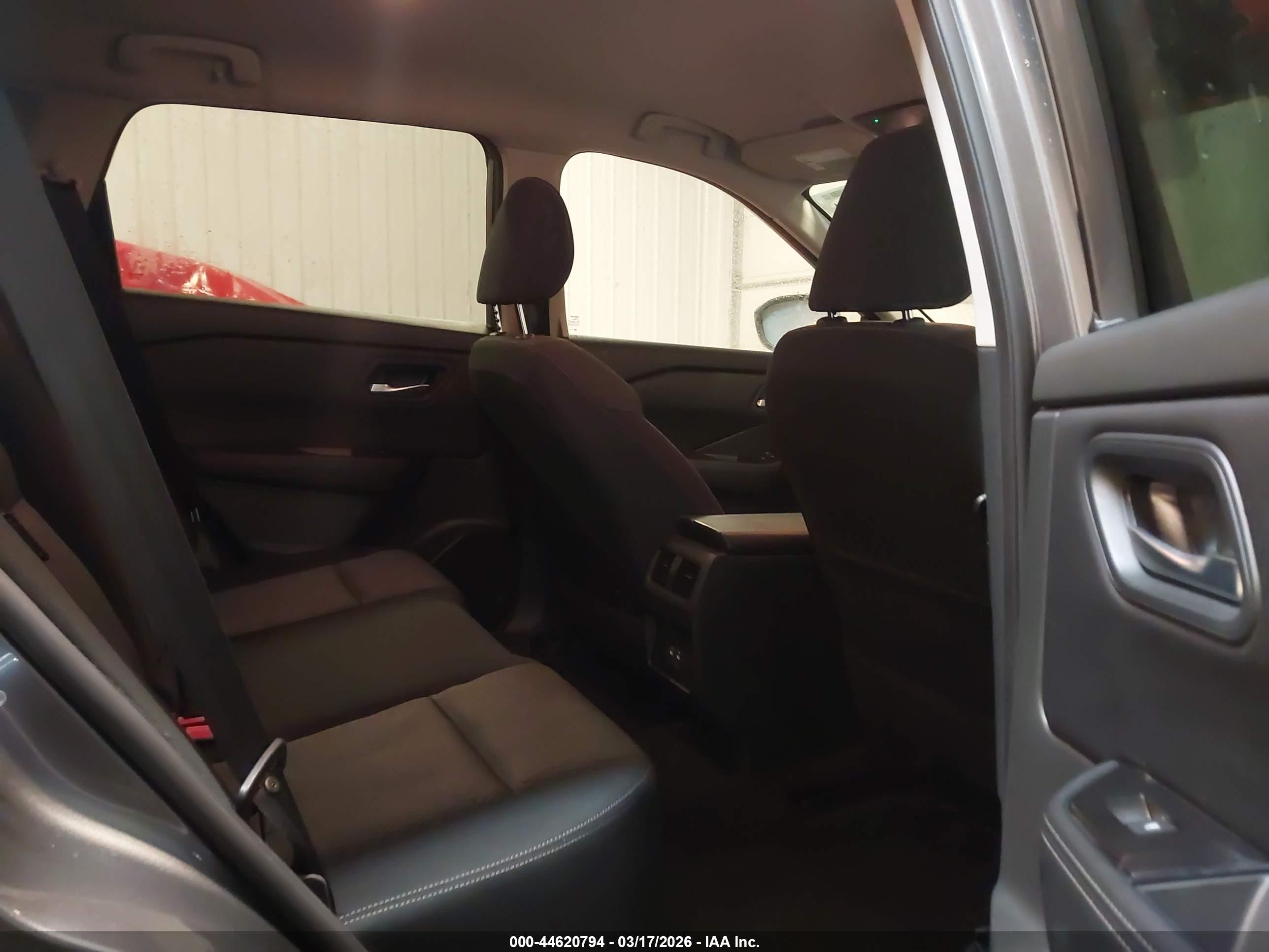 NISSAN ROGUE image 8