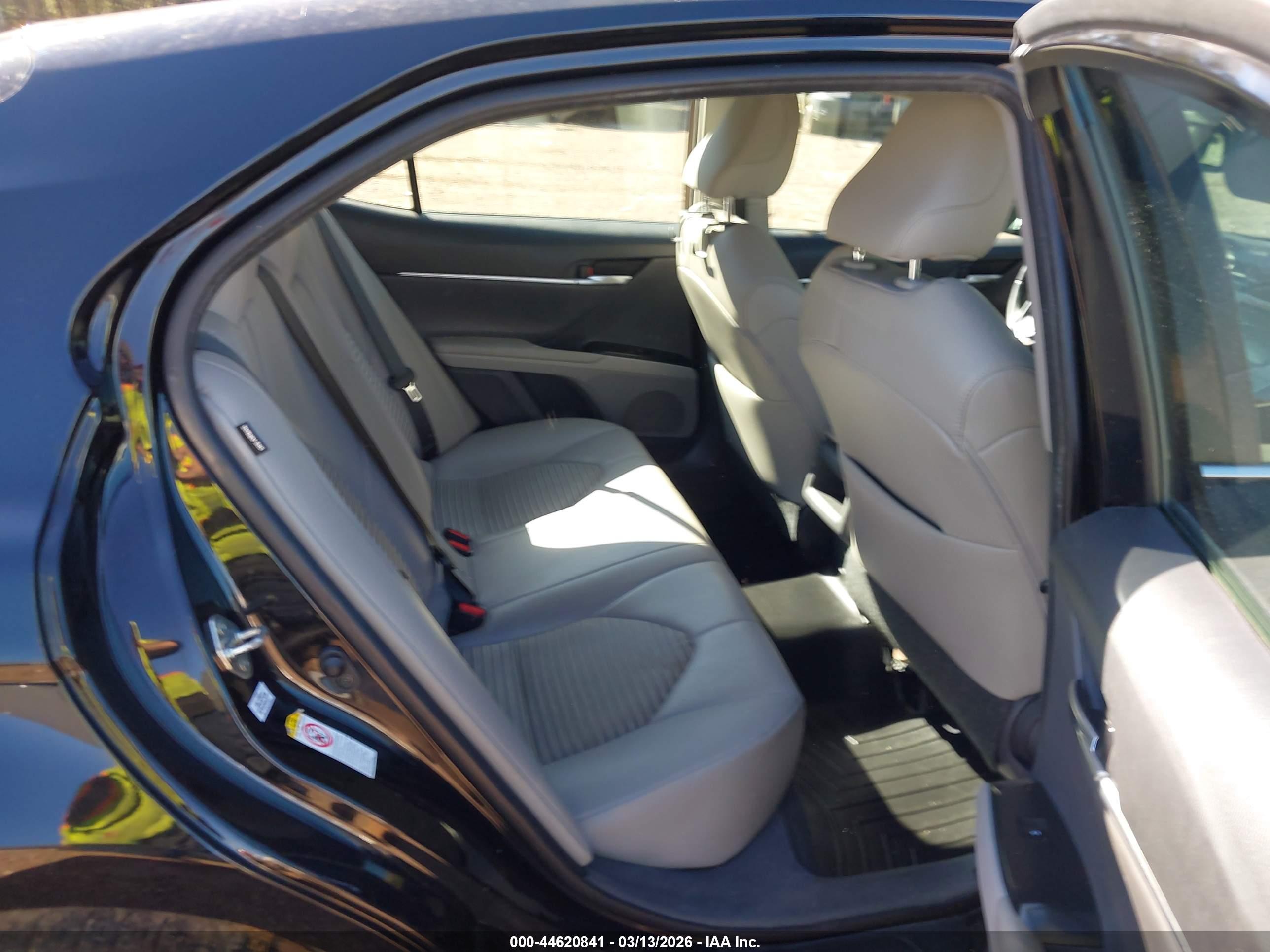 TOYOTA CAMRY image 8