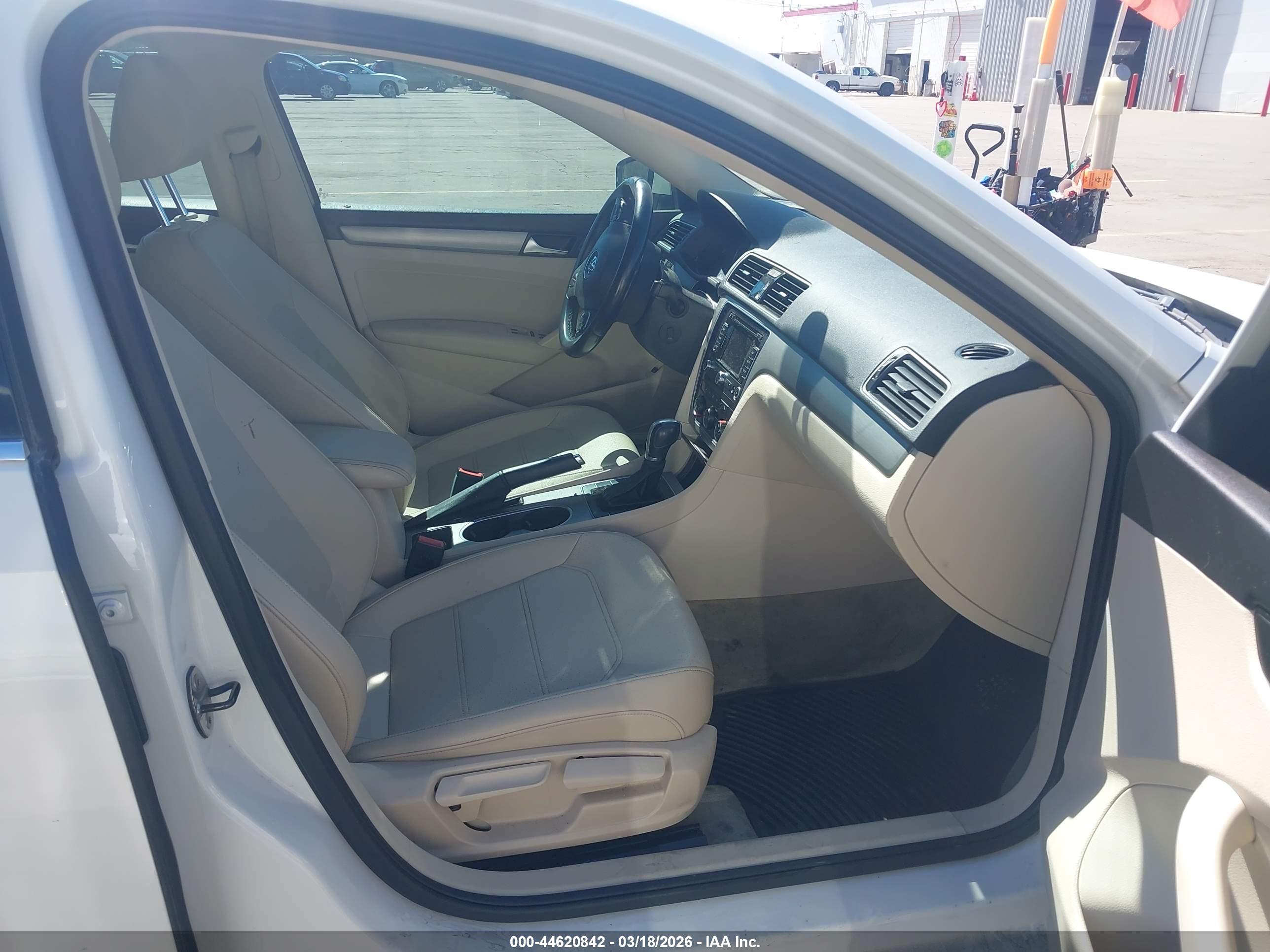 VOLKSWAGEN PASSAT image 5