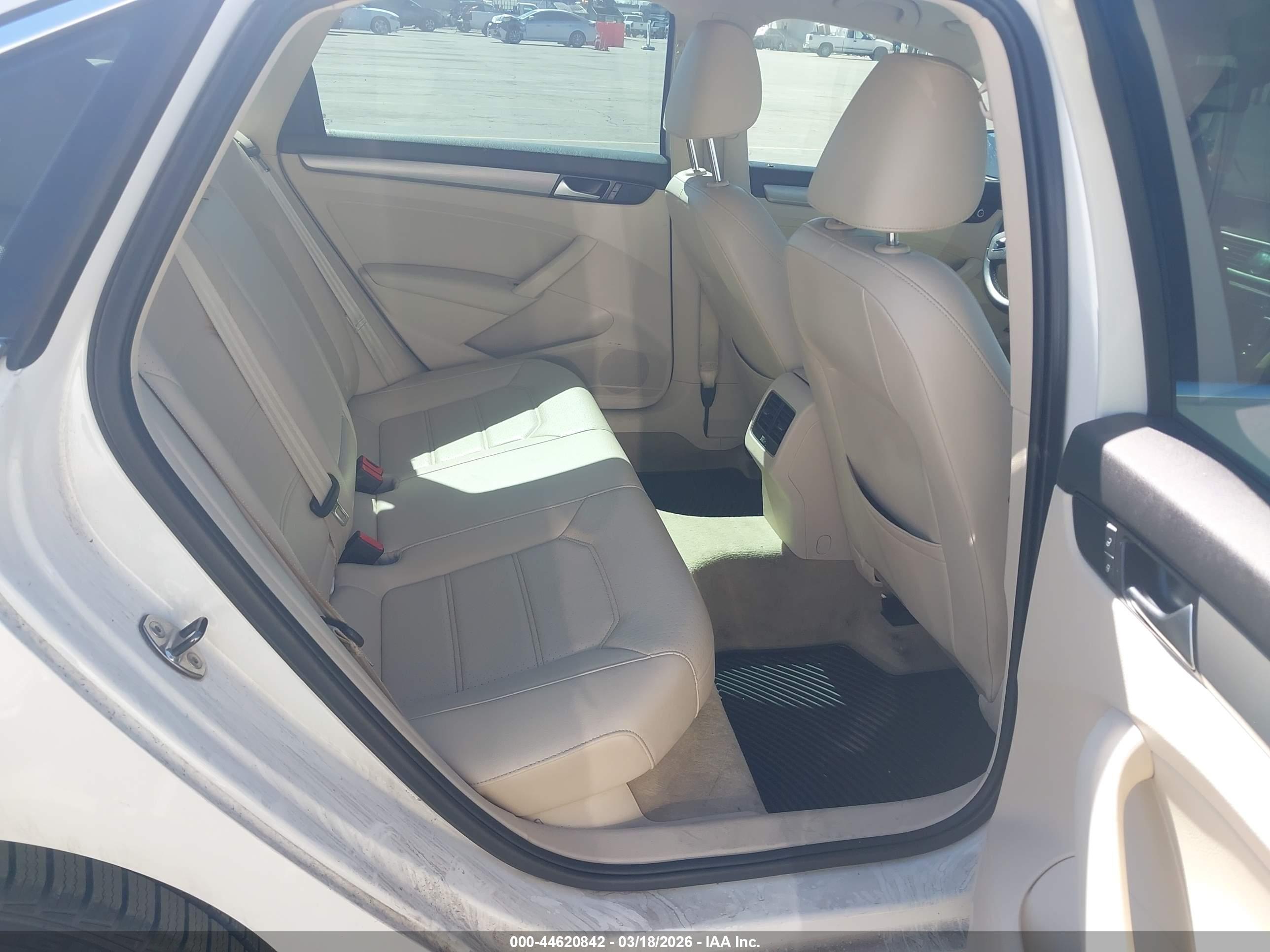 VOLKSWAGEN PASSAT image 8
