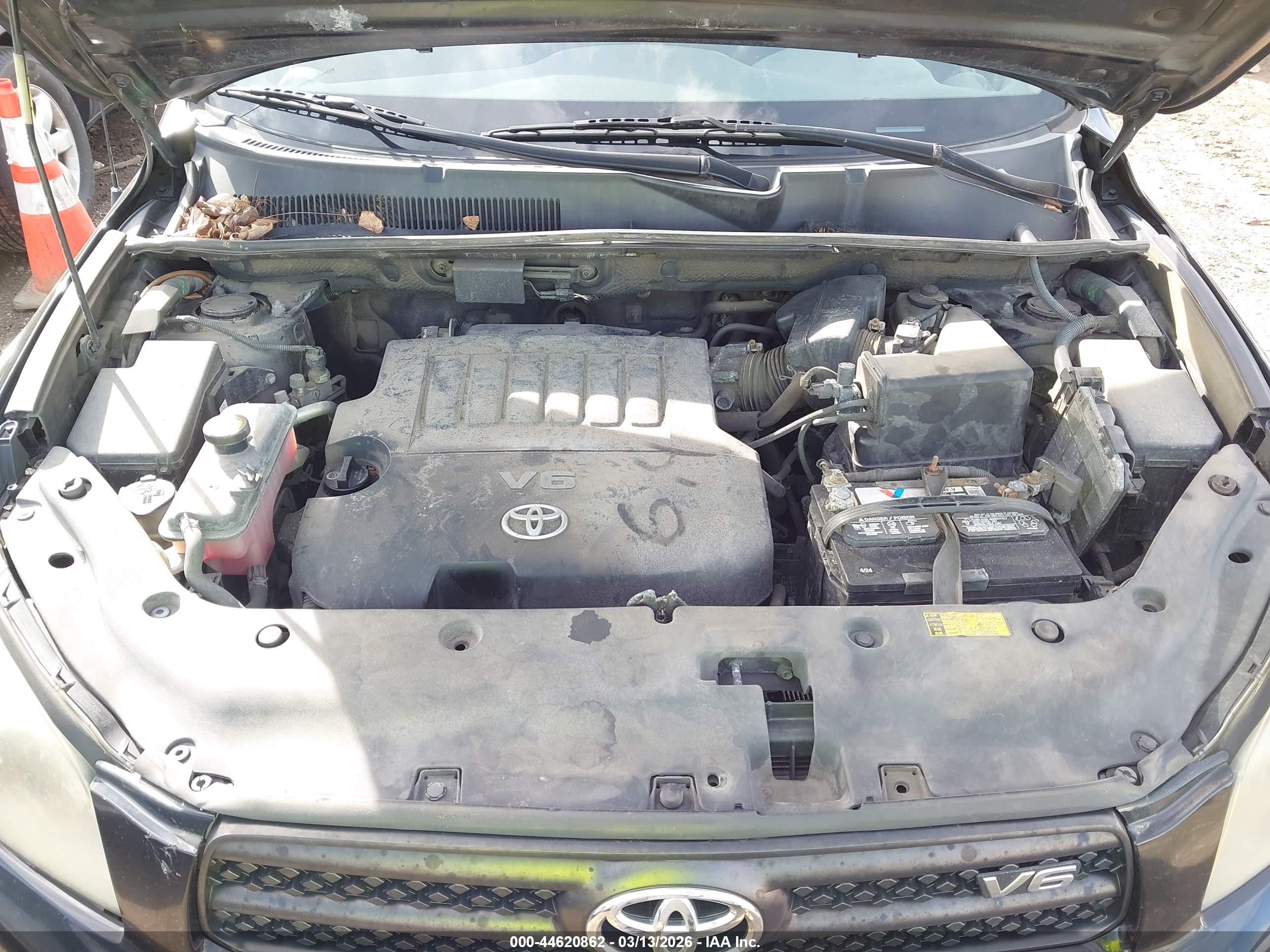 TOYOTA RAV4 image 10