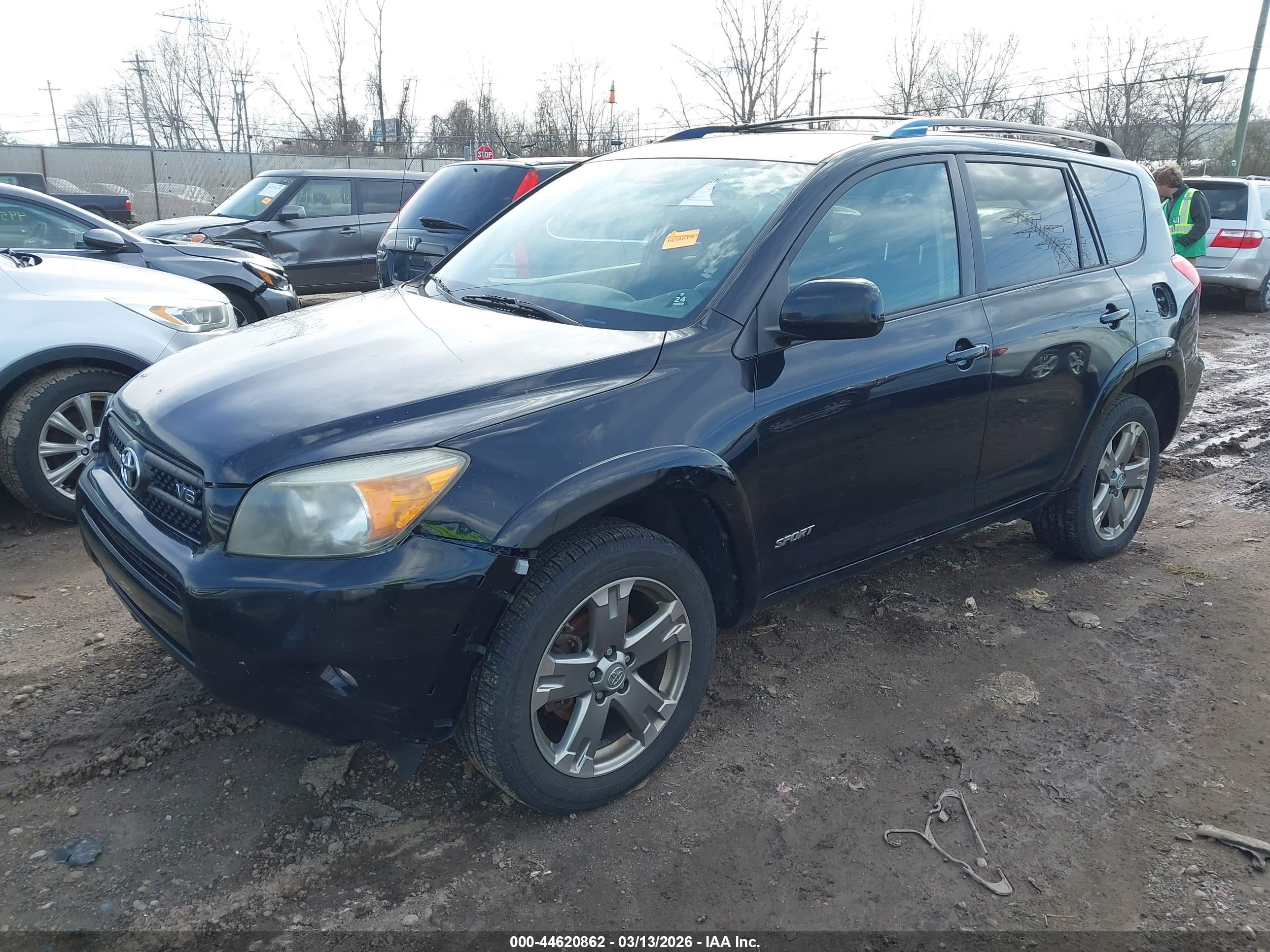 TOYOTA RAV4 image 2