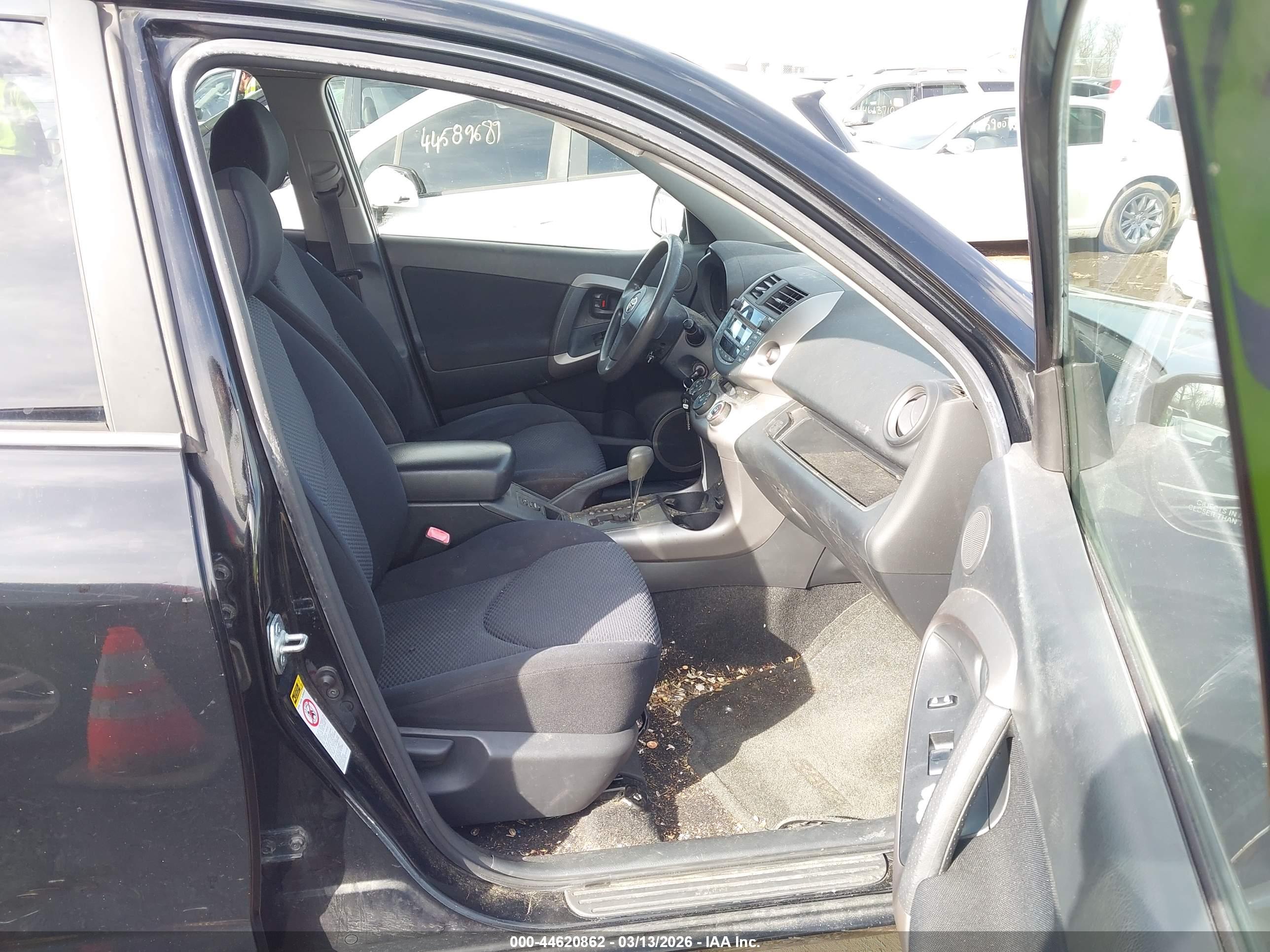 TOYOTA RAV4 image 5