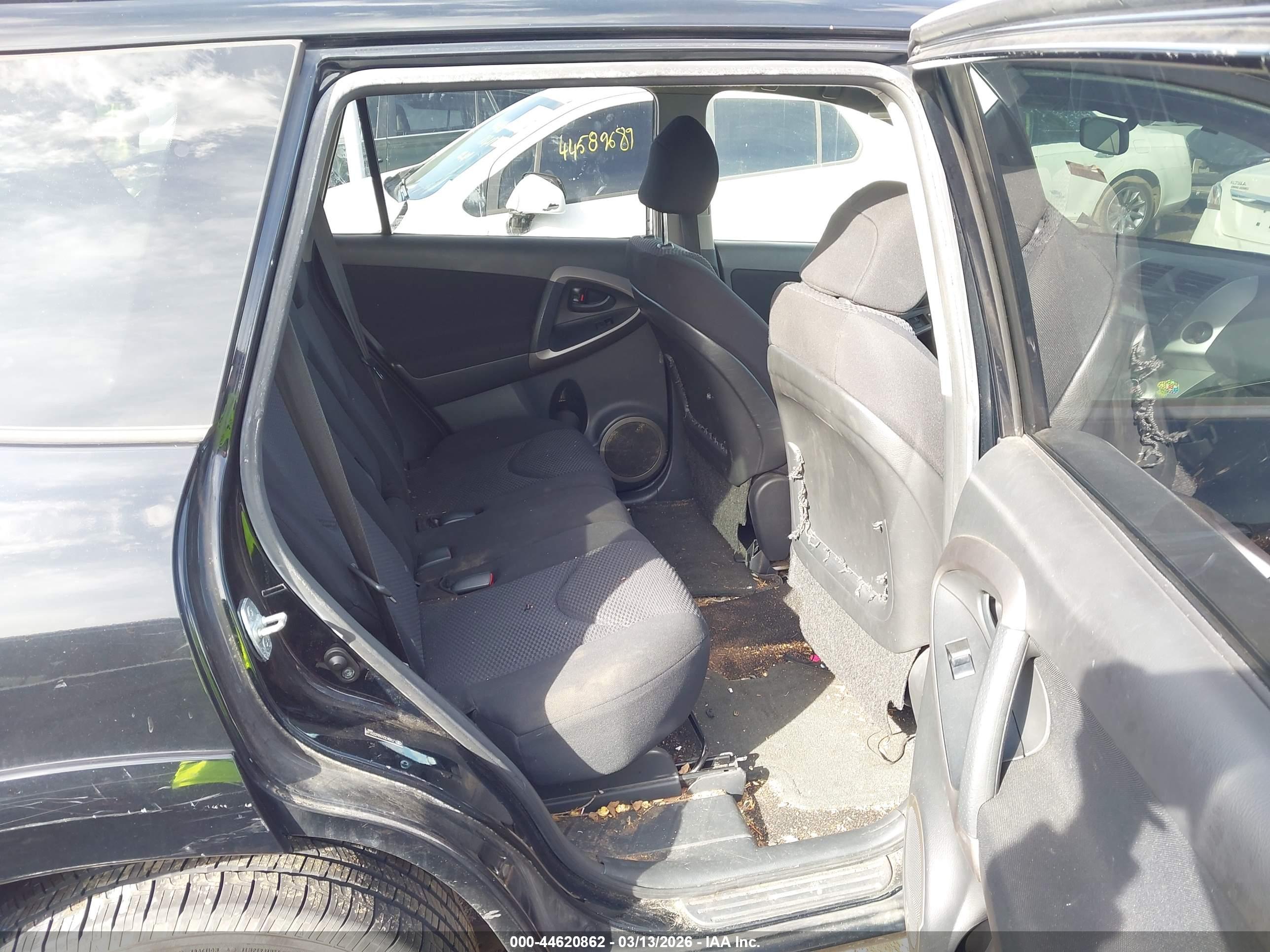 TOYOTA RAV4 image 8