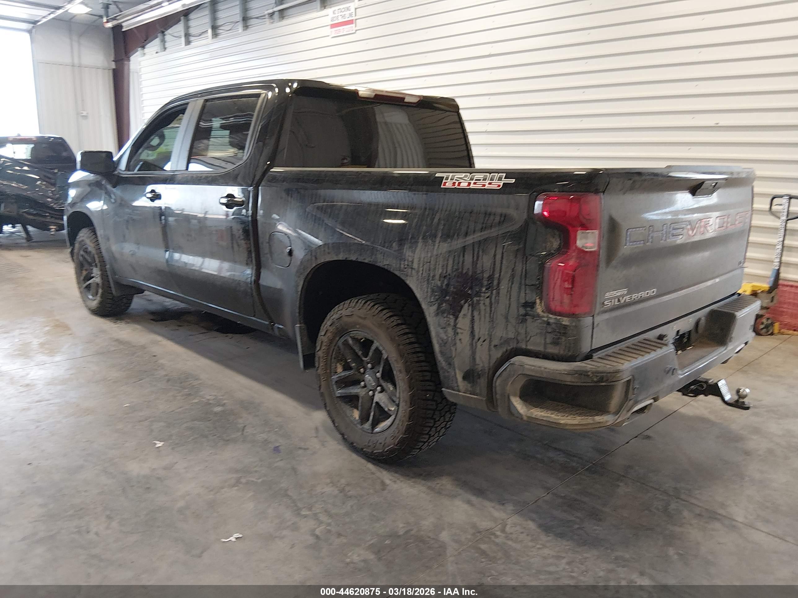 CHEVROLET SILVERADO image 3