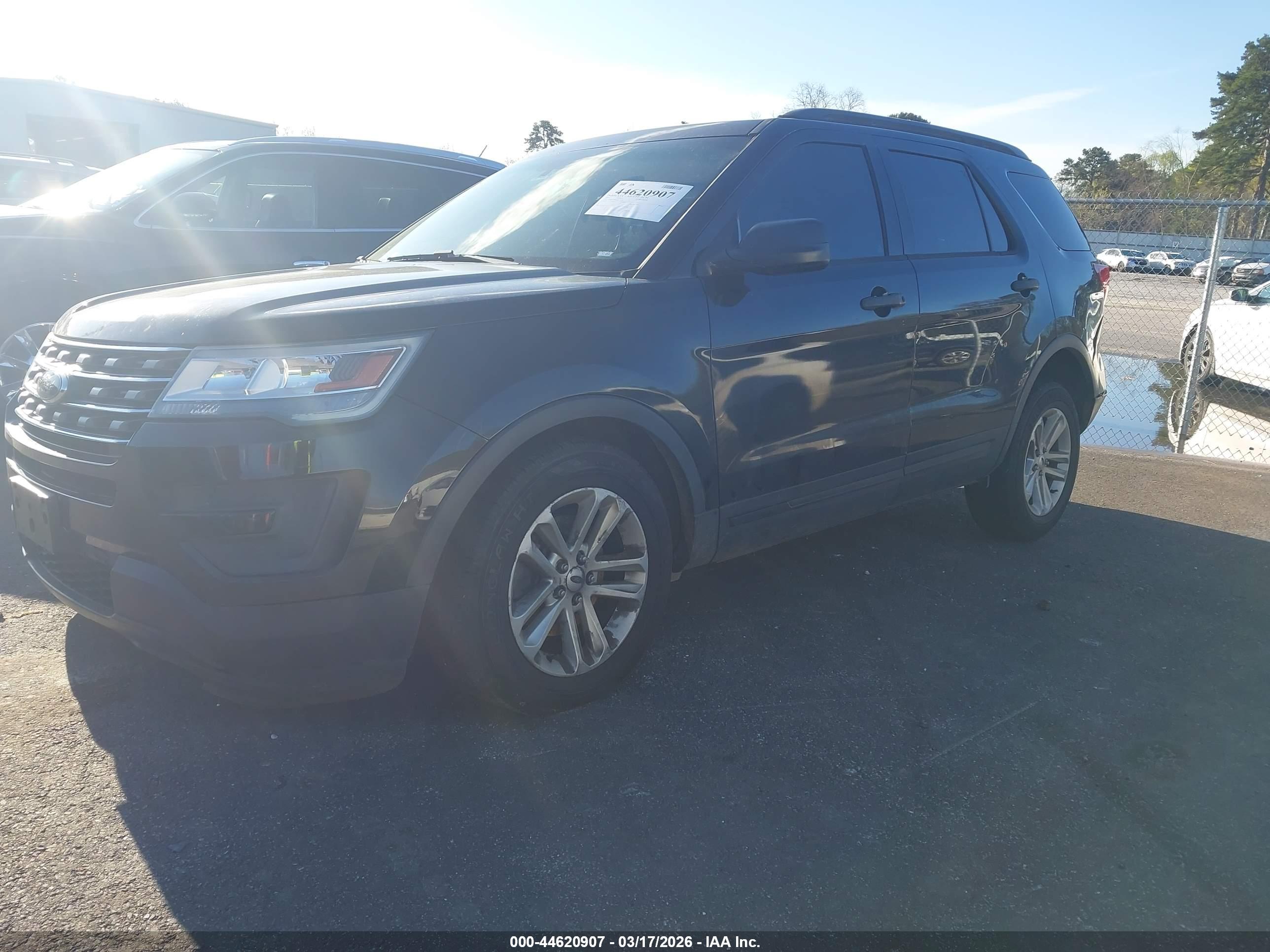 FORD EXPLORER image 2