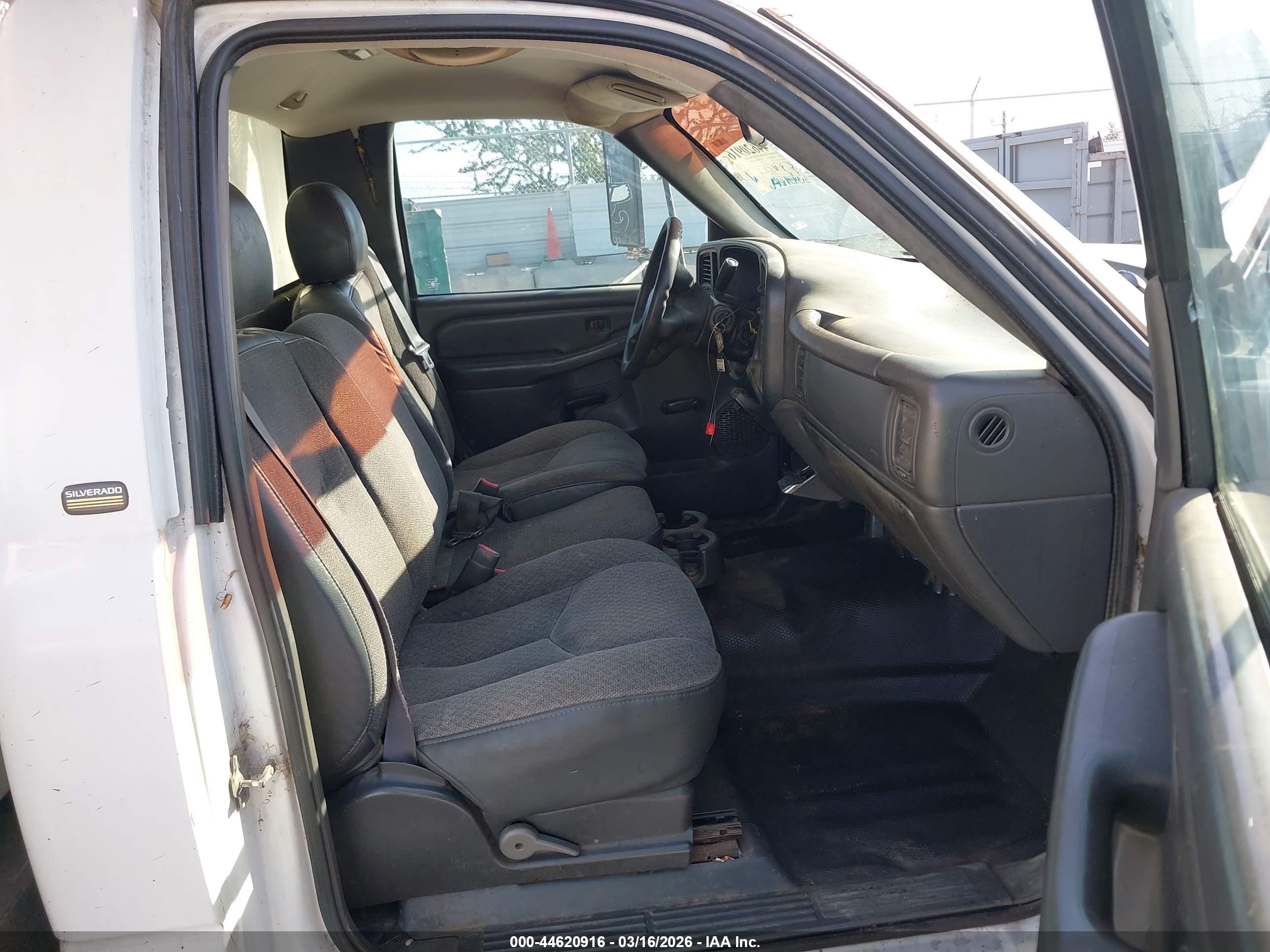 CHEVROLET SILVERADO image 8