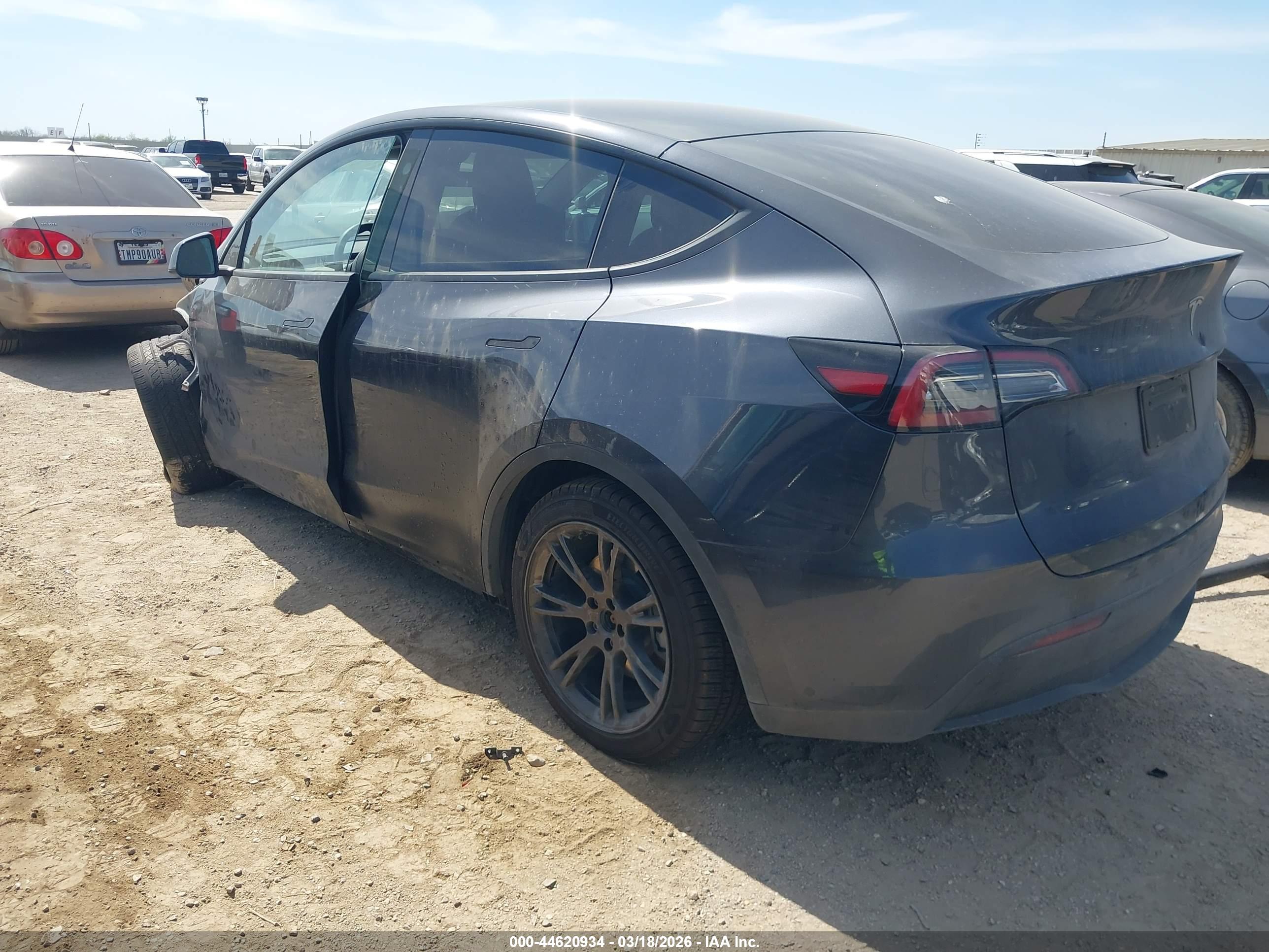 TESLA MODEL image 3