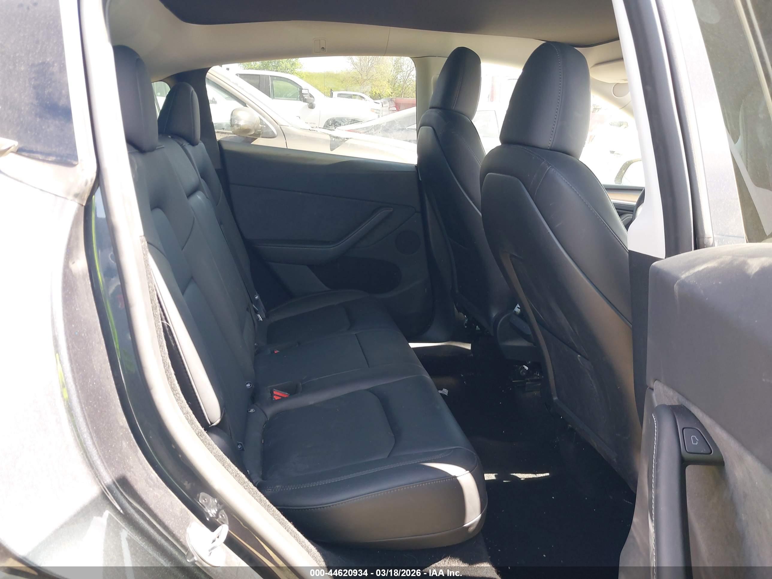 TESLA MODEL image 8