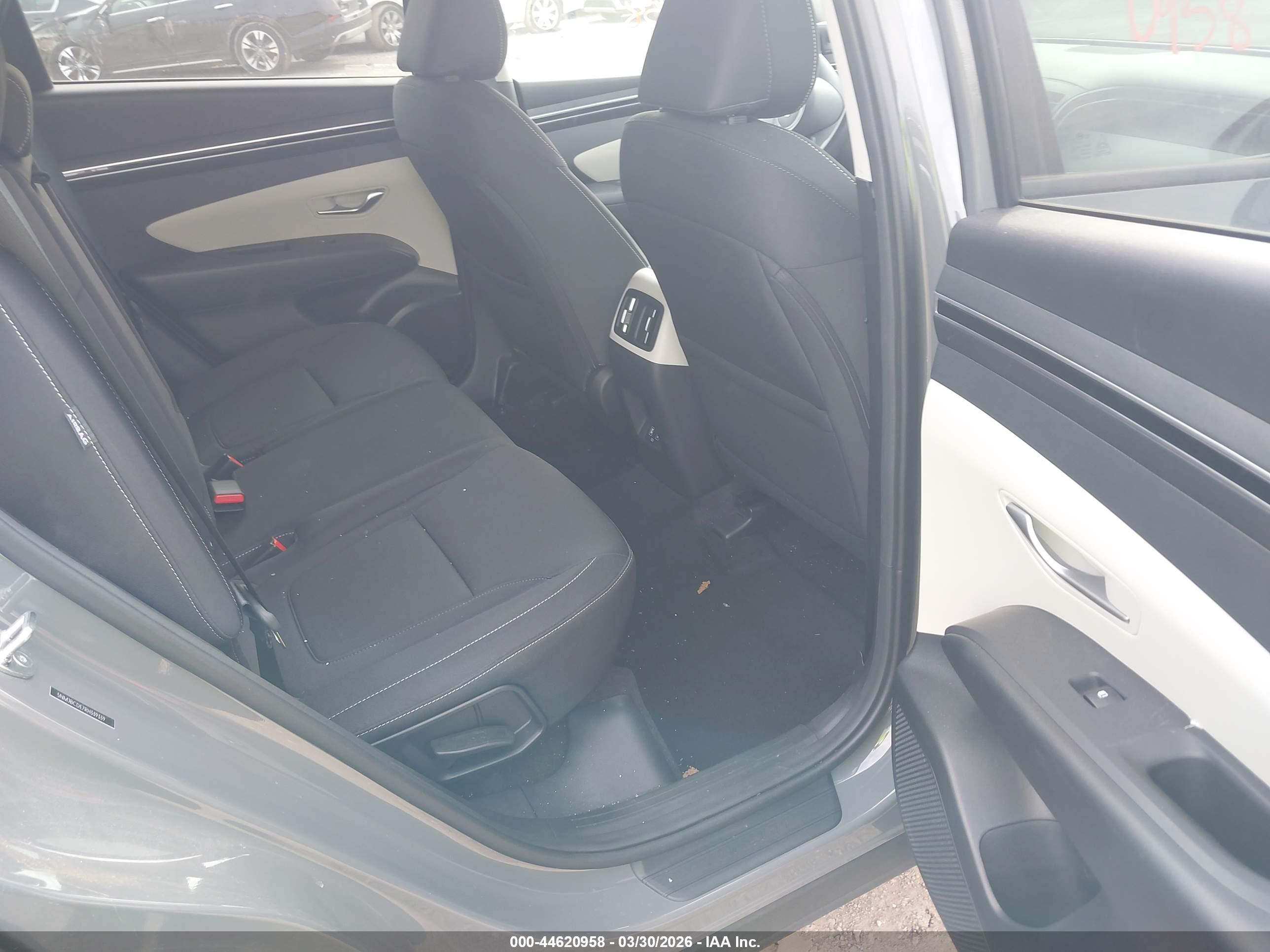 HYUNDAI TUCSON image 8