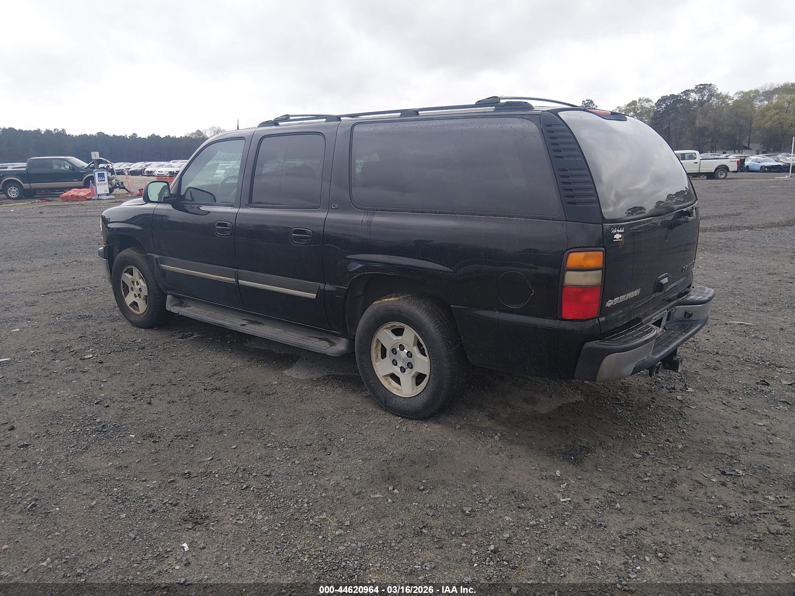 CHEVROLET SUBURBAN image 3