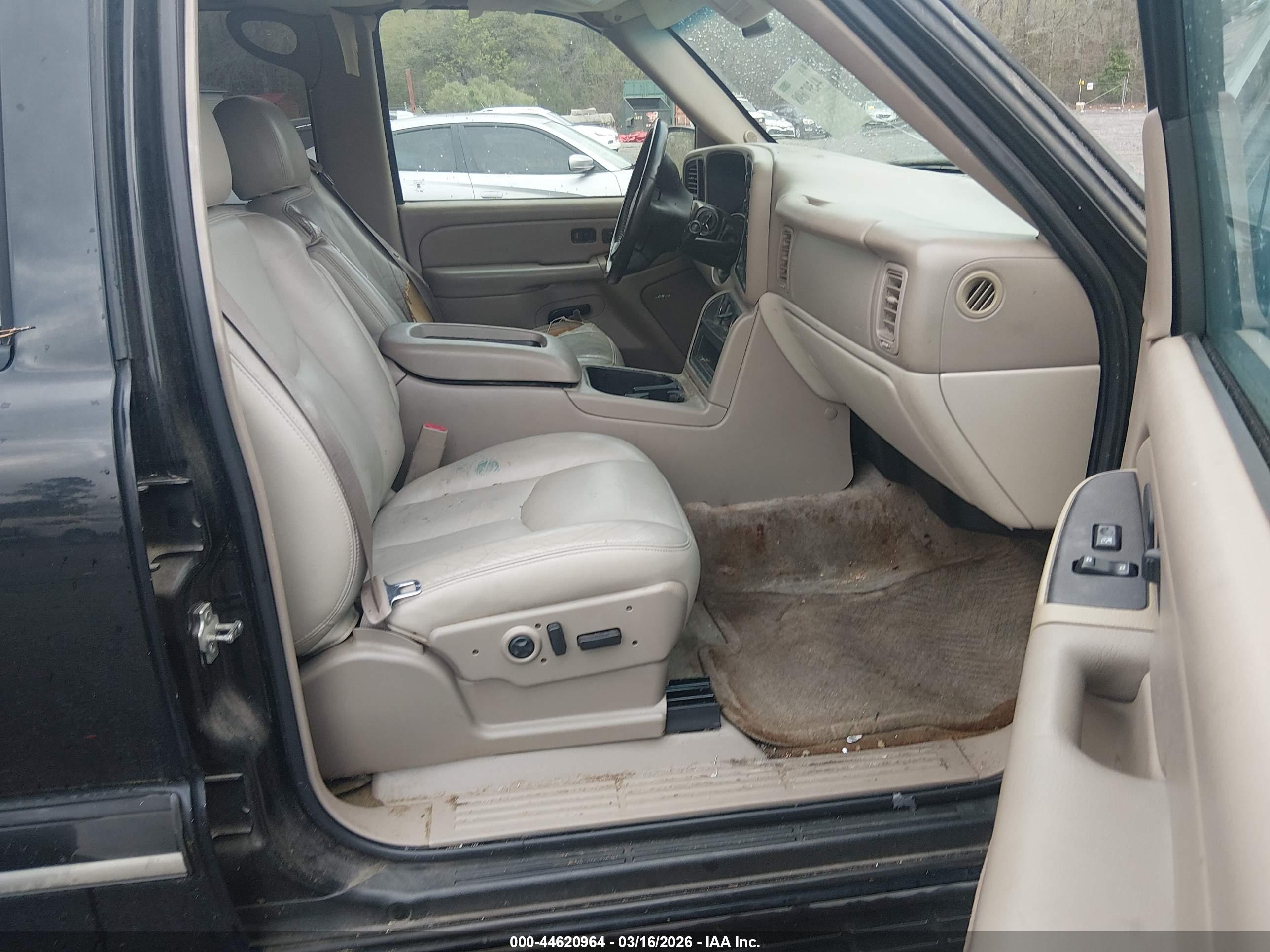 CHEVROLET SUBURBAN image 5