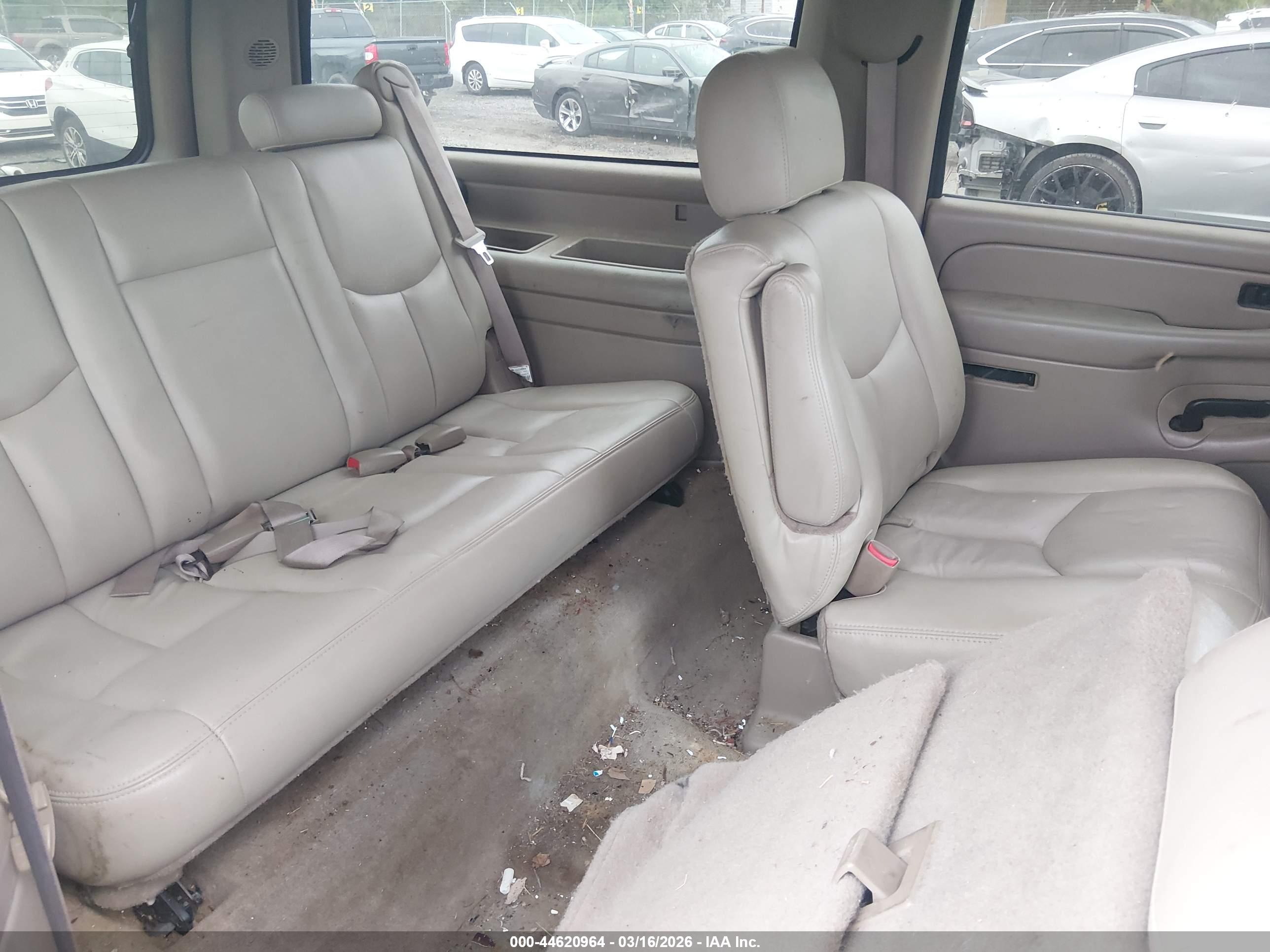 CHEVROLET SUBURBAN image 8