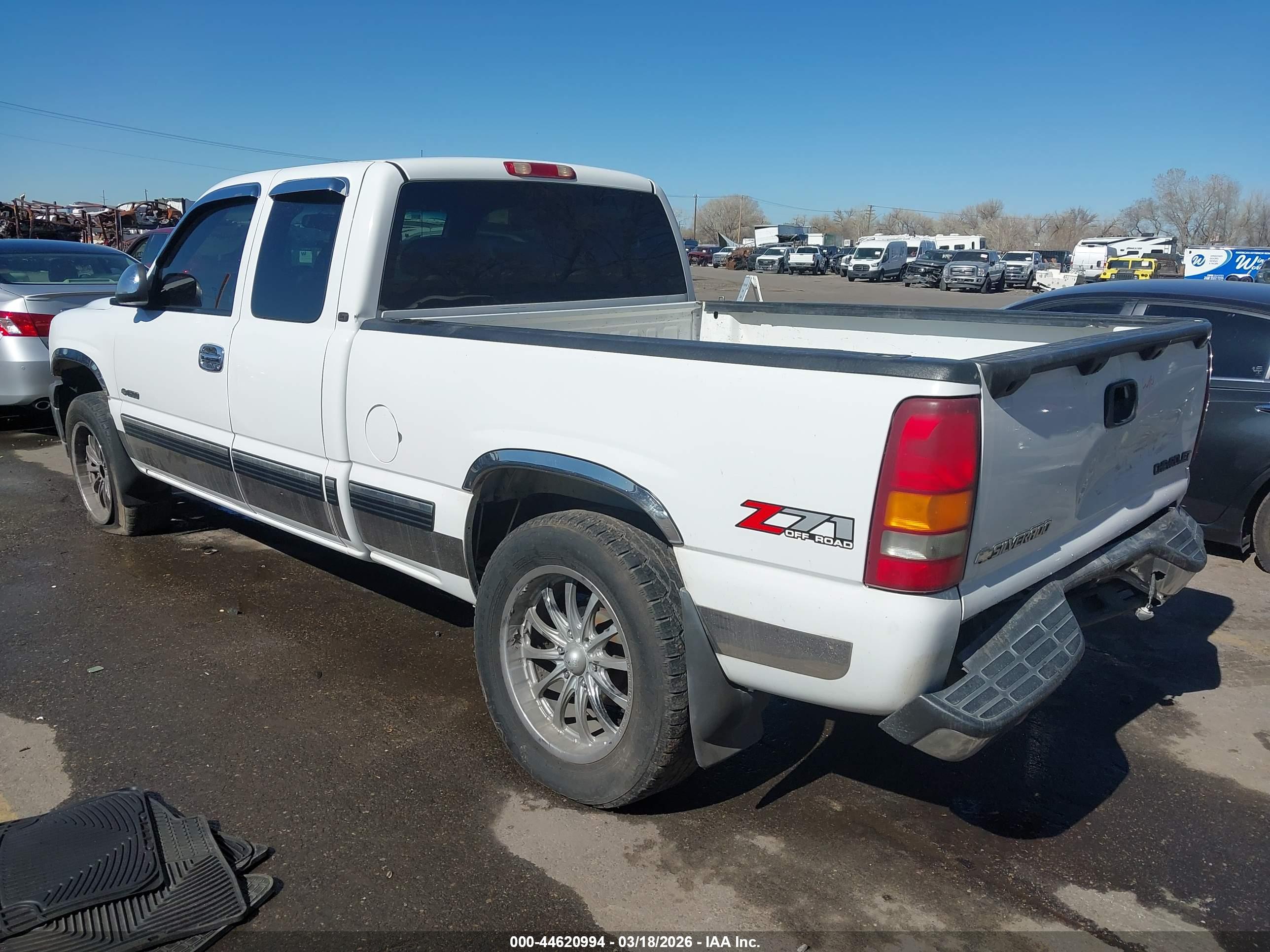 CHEVROLET SILVERADO image 3