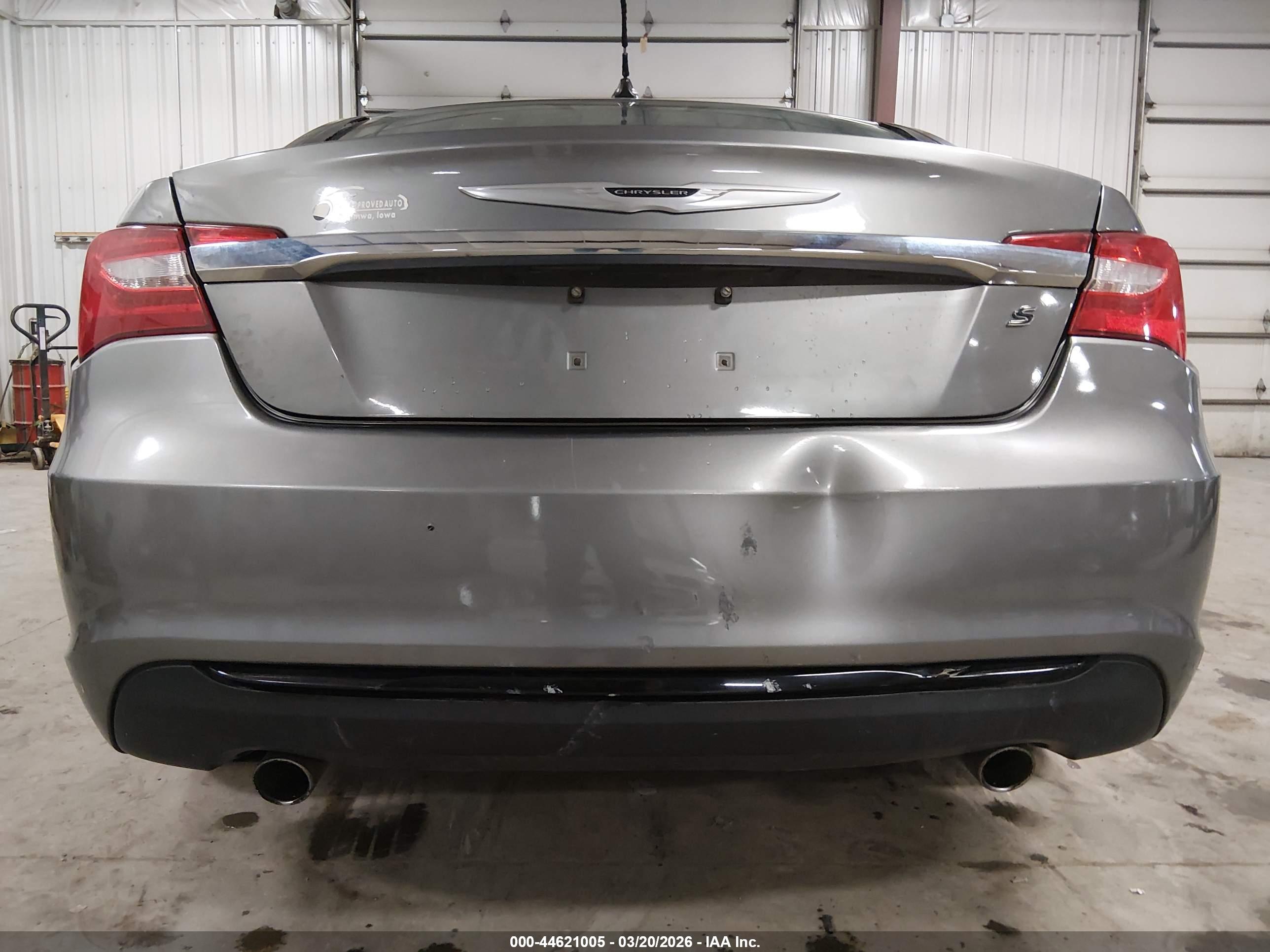 CHRYSLER 200 image 6