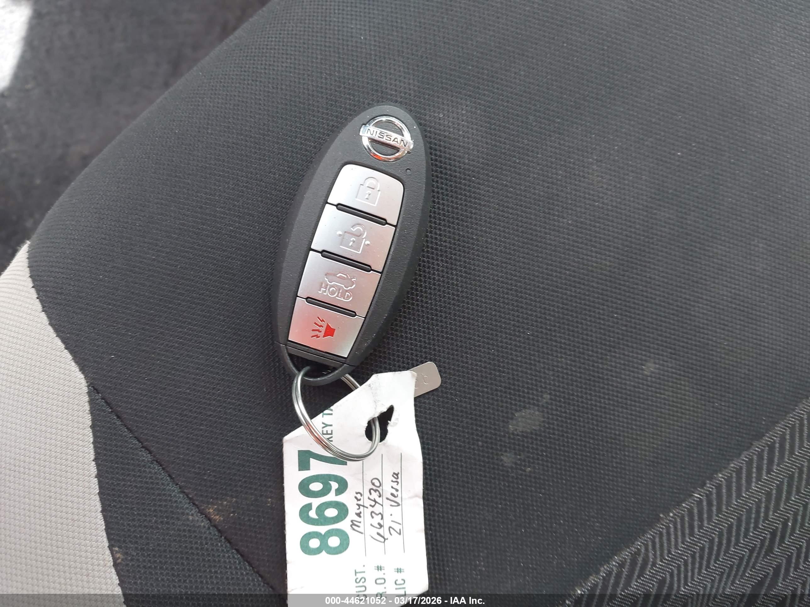 NISSAN VERSA image 11