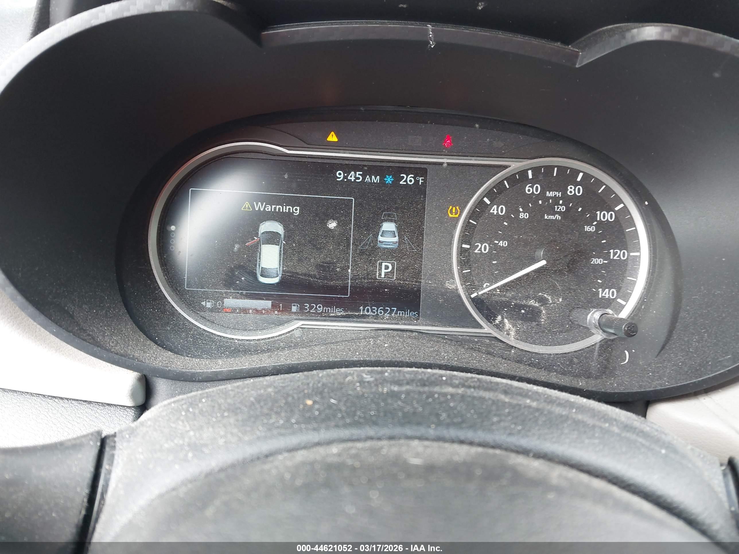 NISSAN VERSA image 7