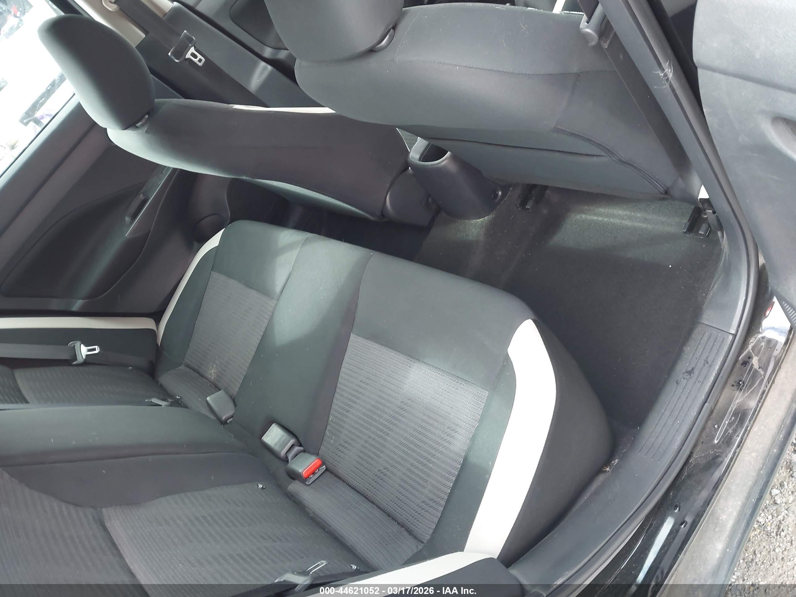 NISSAN VERSA image 8
