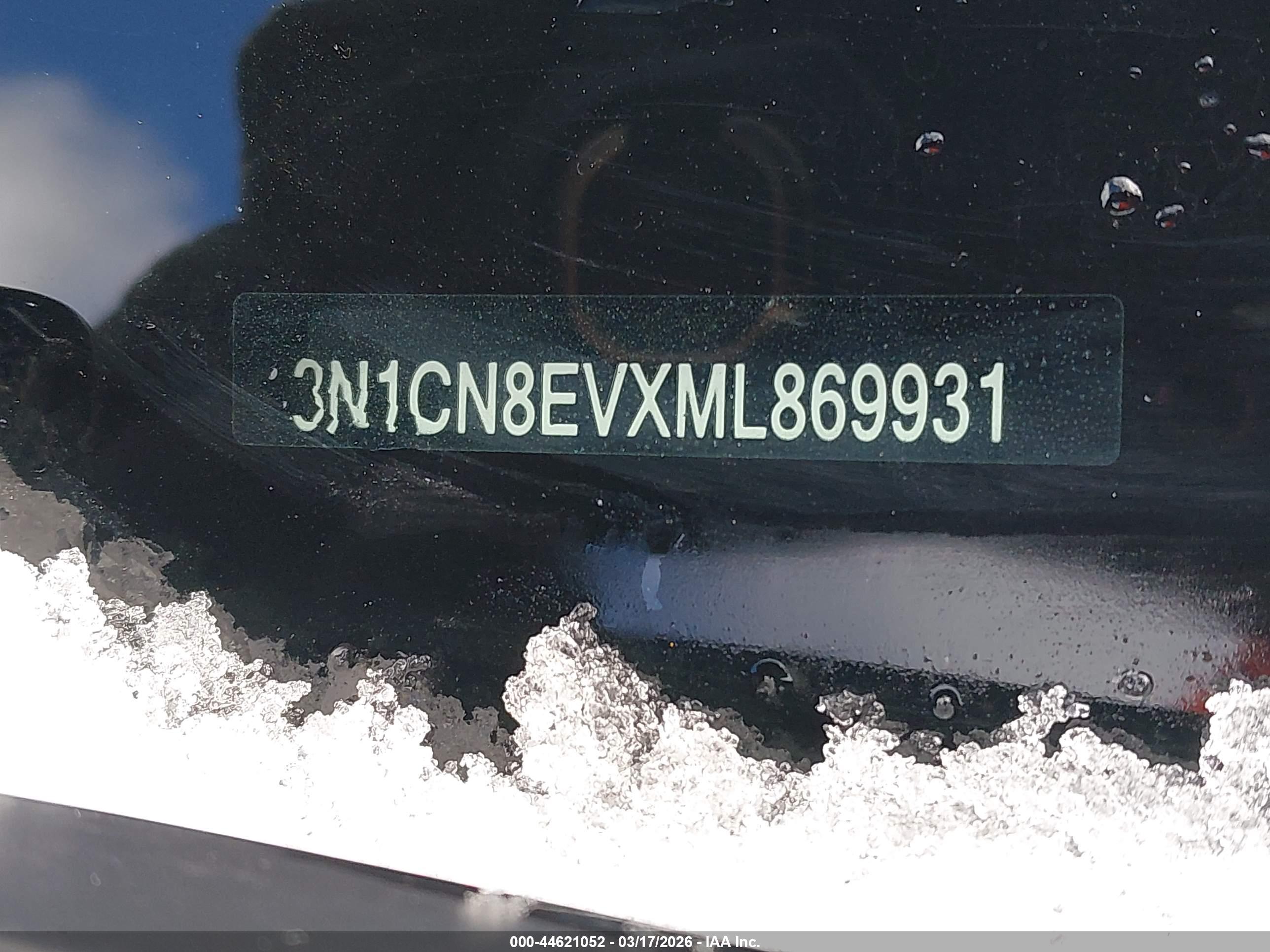 NISSAN VERSA image 9