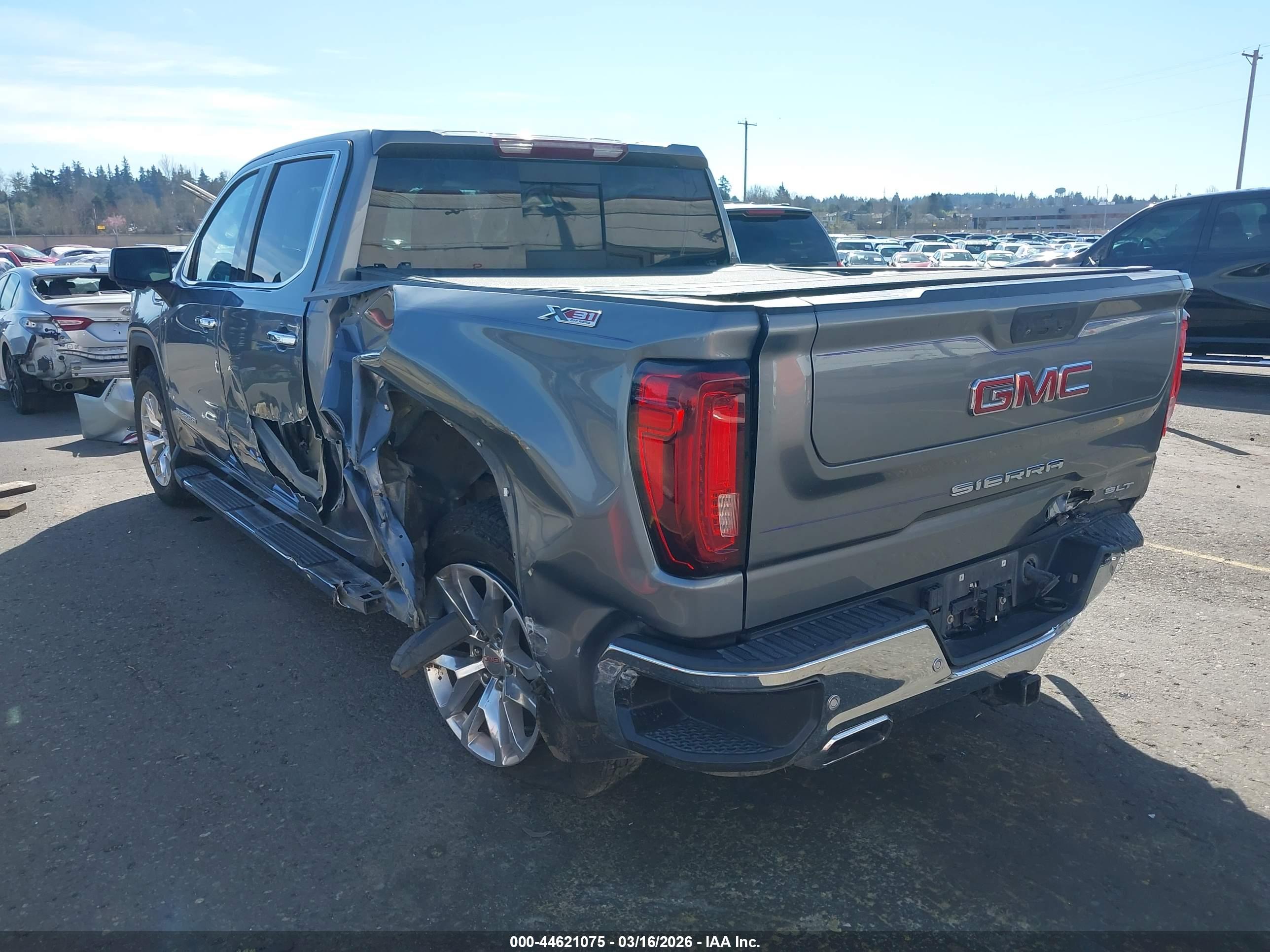 GMC SIERRA image 3
