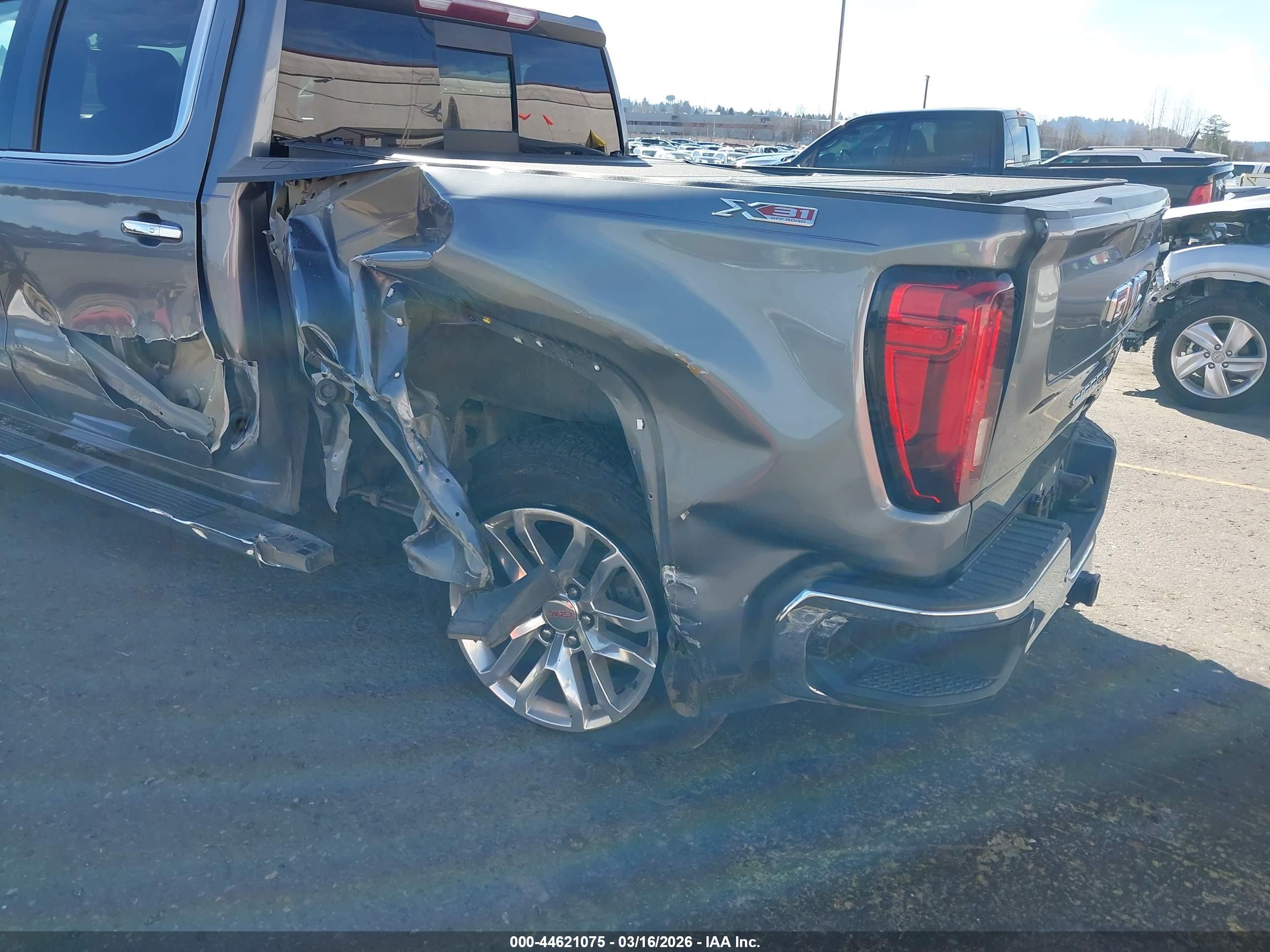 GMC SIERRA image 6