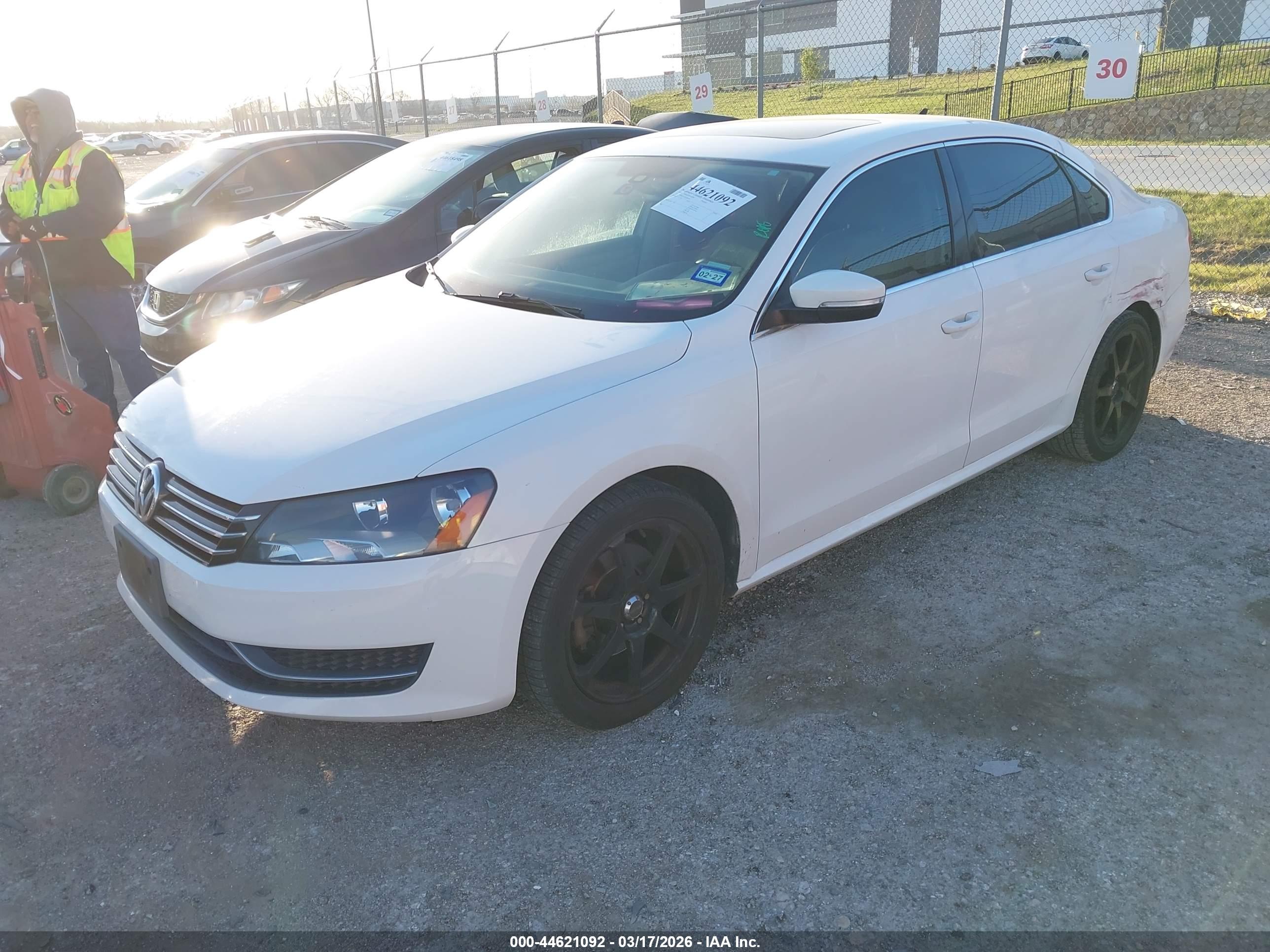 VOLKSWAGEN PASSAT image 2