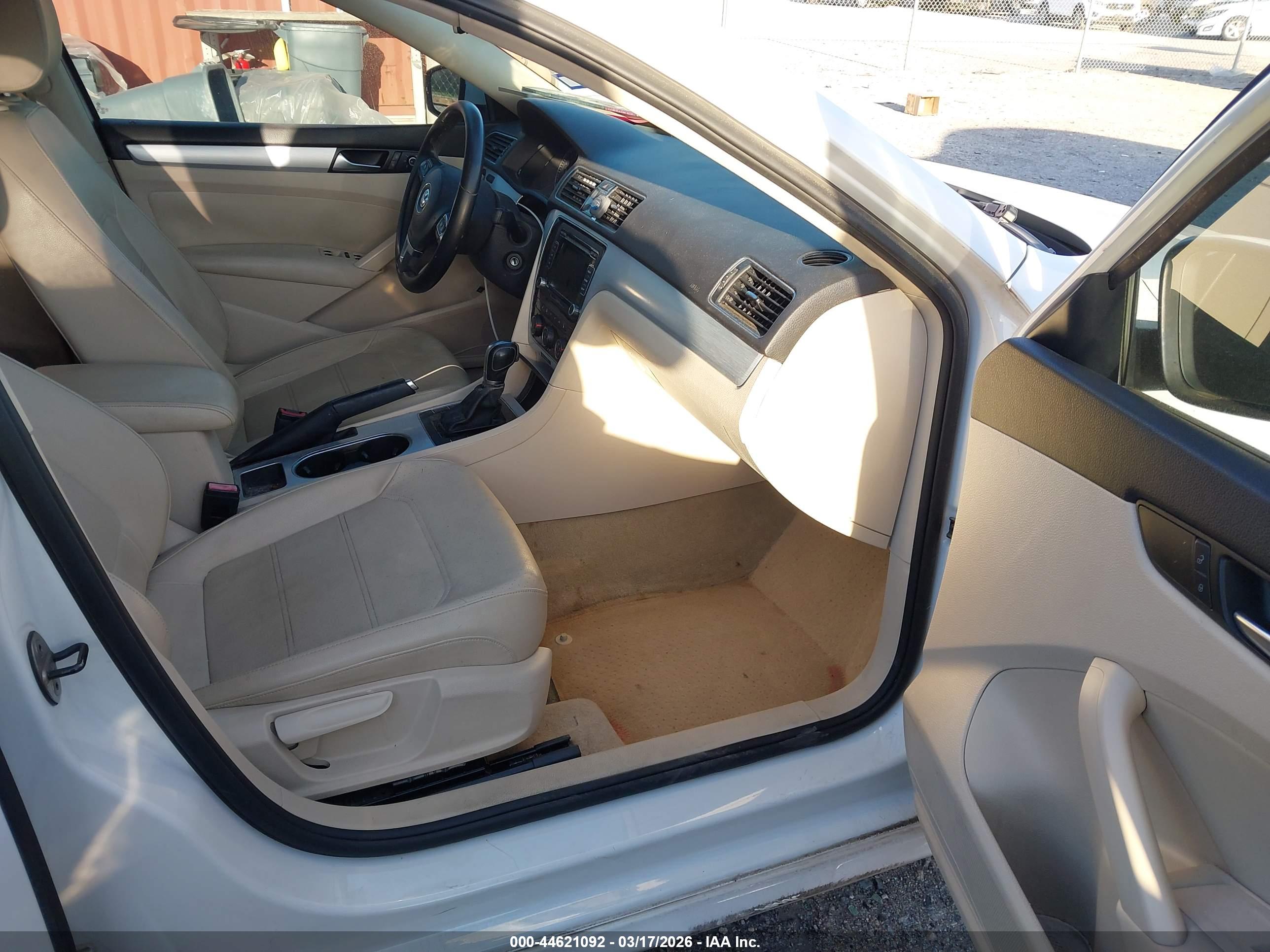 VOLKSWAGEN PASSAT image 5