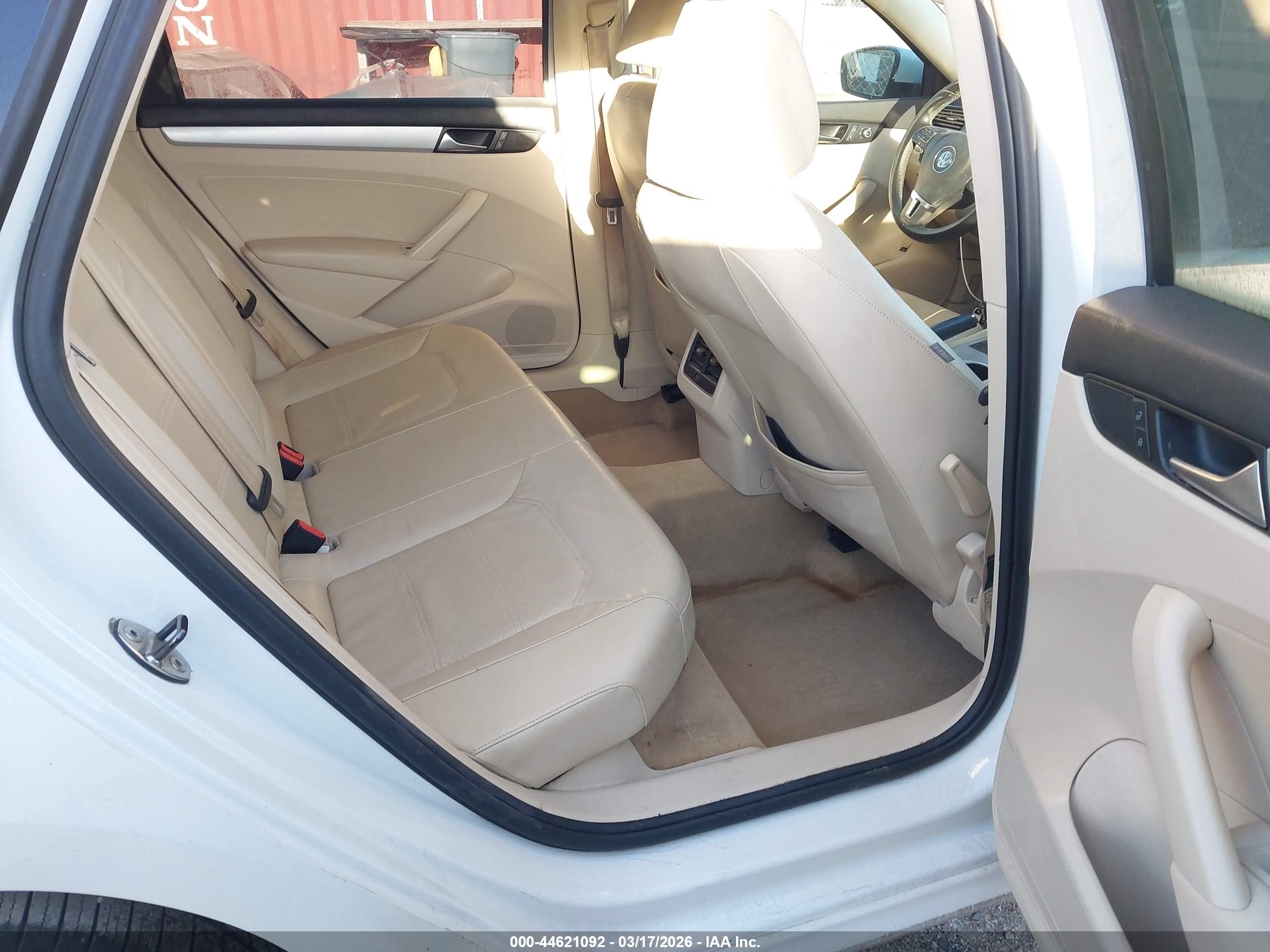 VOLKSWAGEN PASSAT image 8
