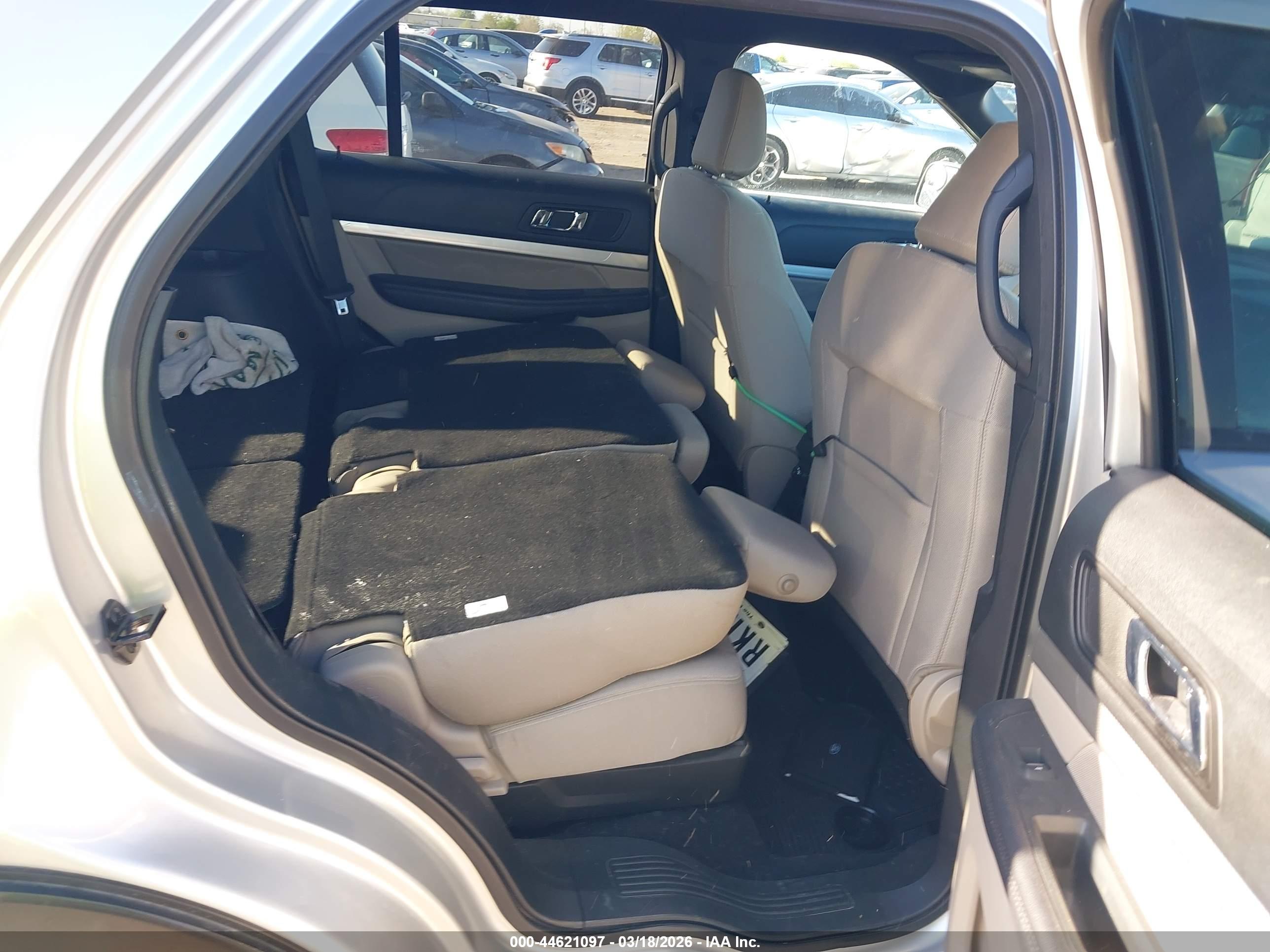 FORD EXPLORER image 8