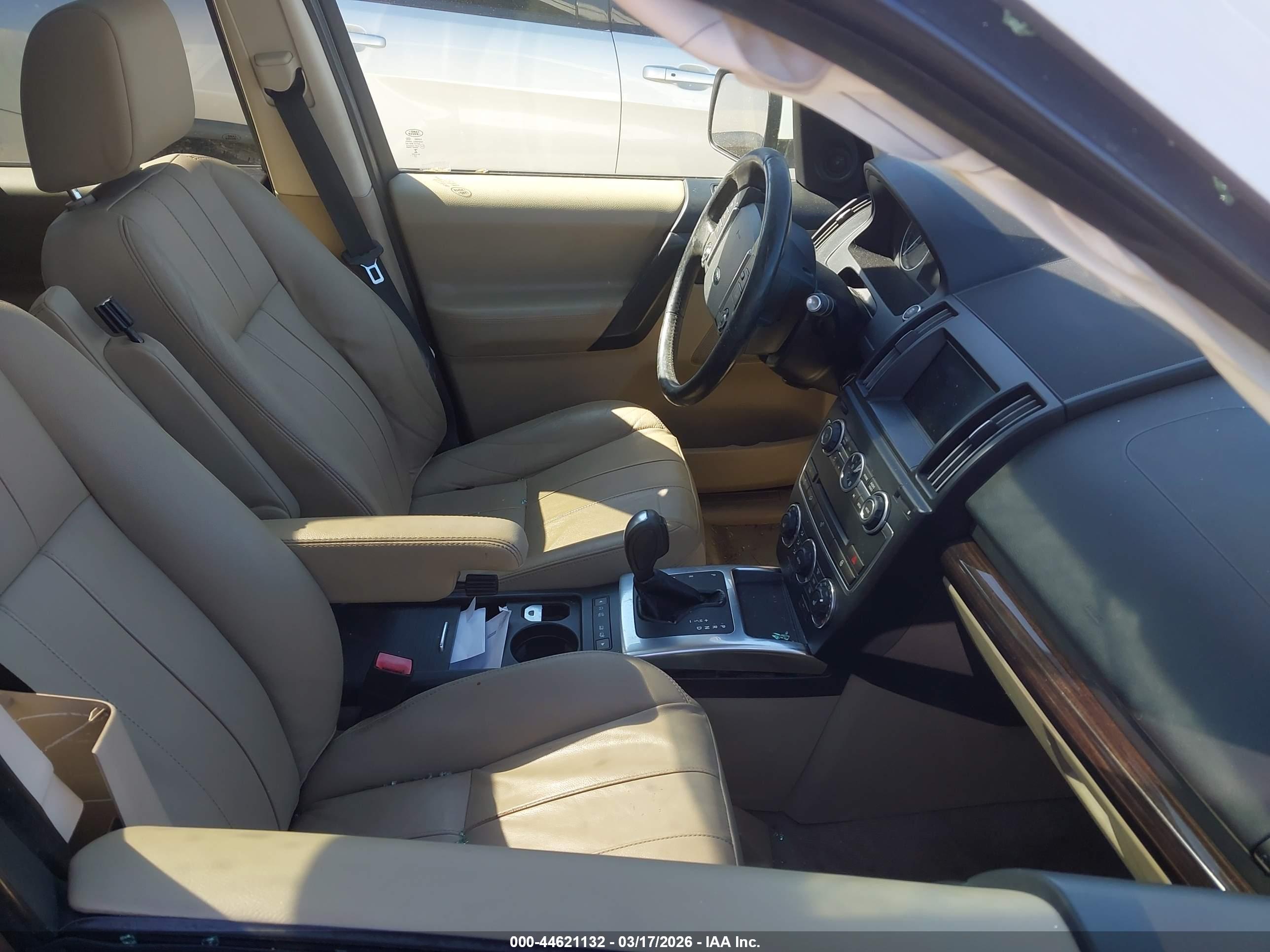 LAND ROVER image 5