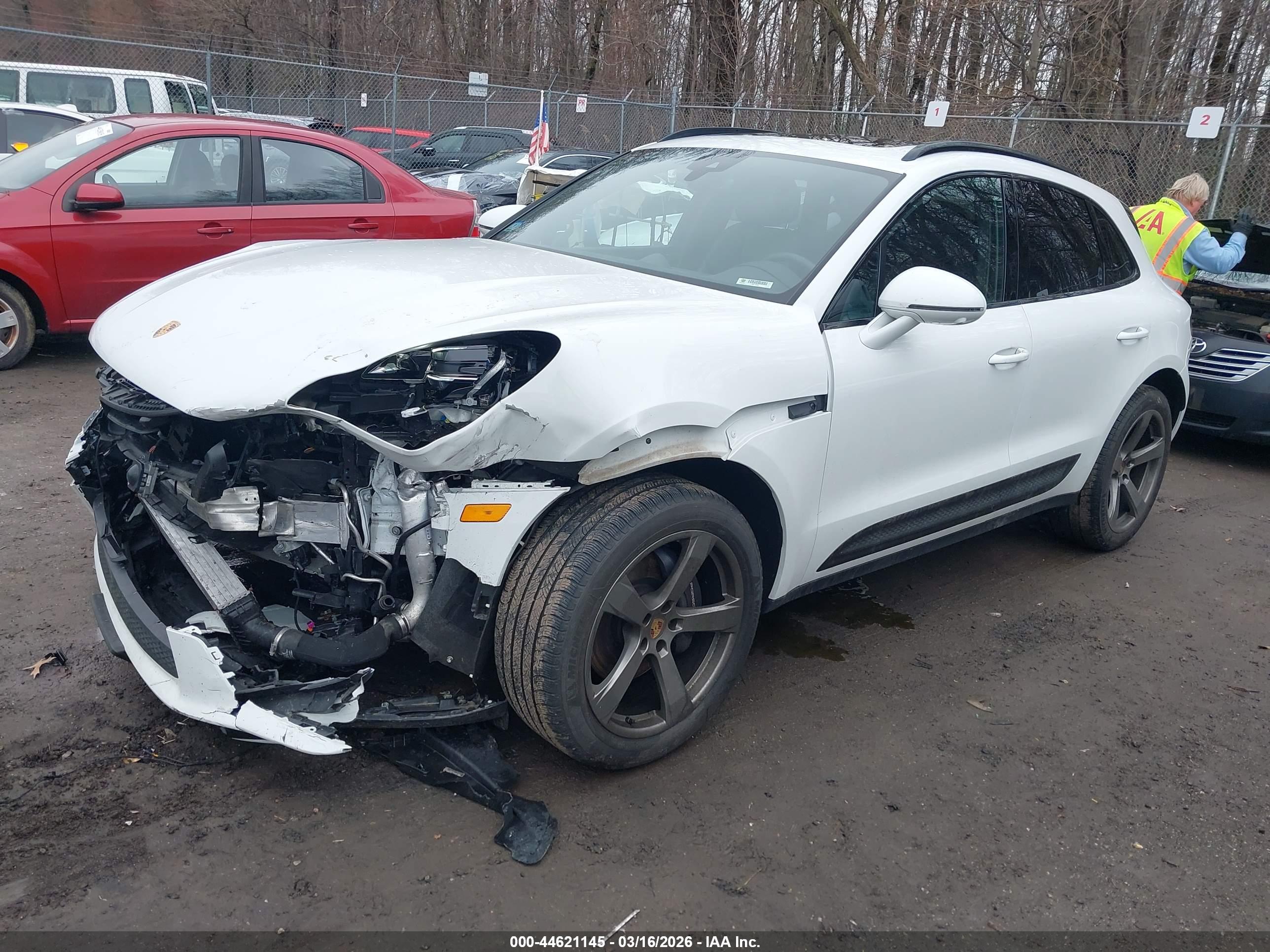 PORSCHE MACAN image 2