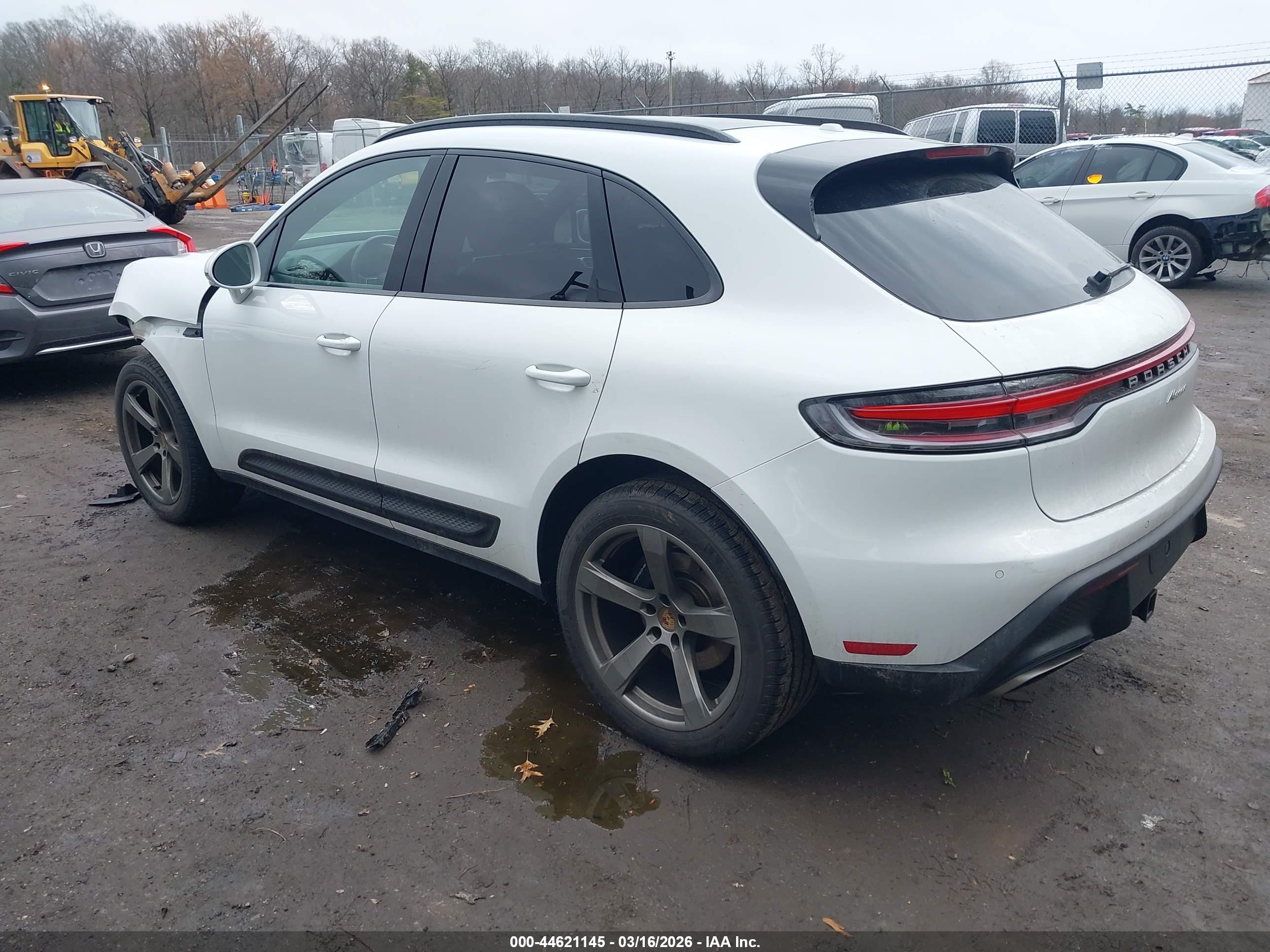 PORSCHE MACAN image 3
