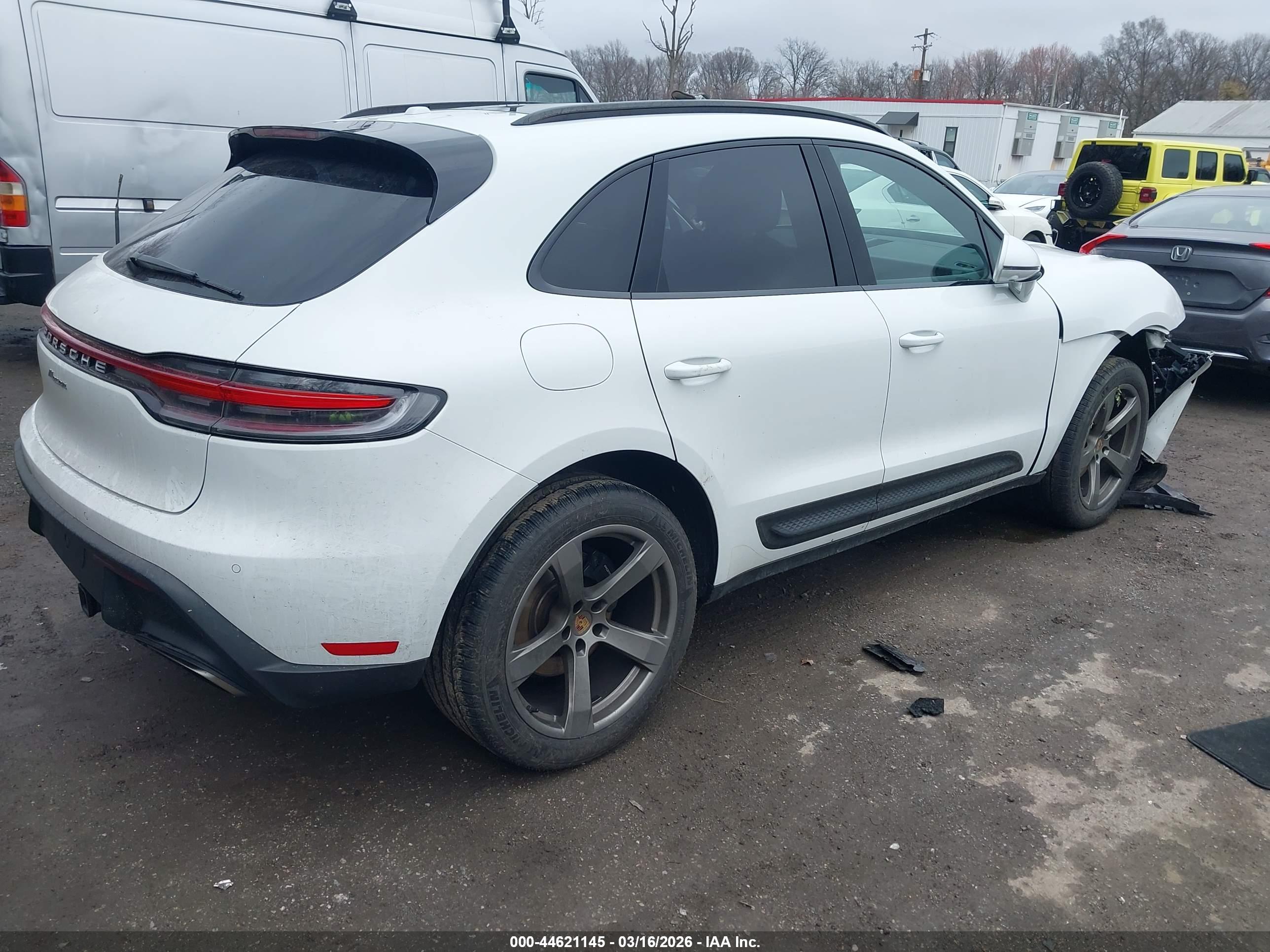 PORSCHE MACAN image 4