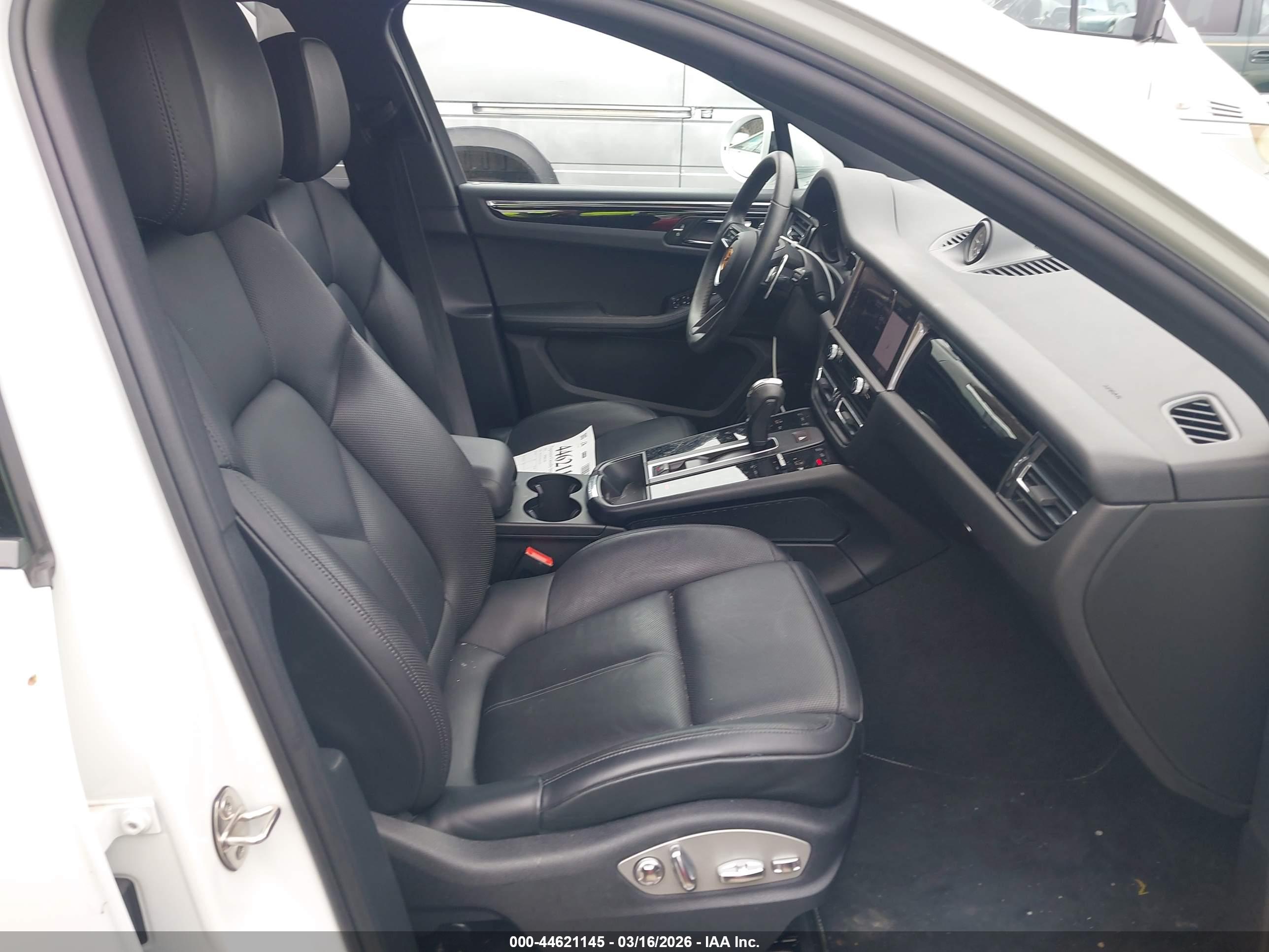 PORSCHE MACAN image 5