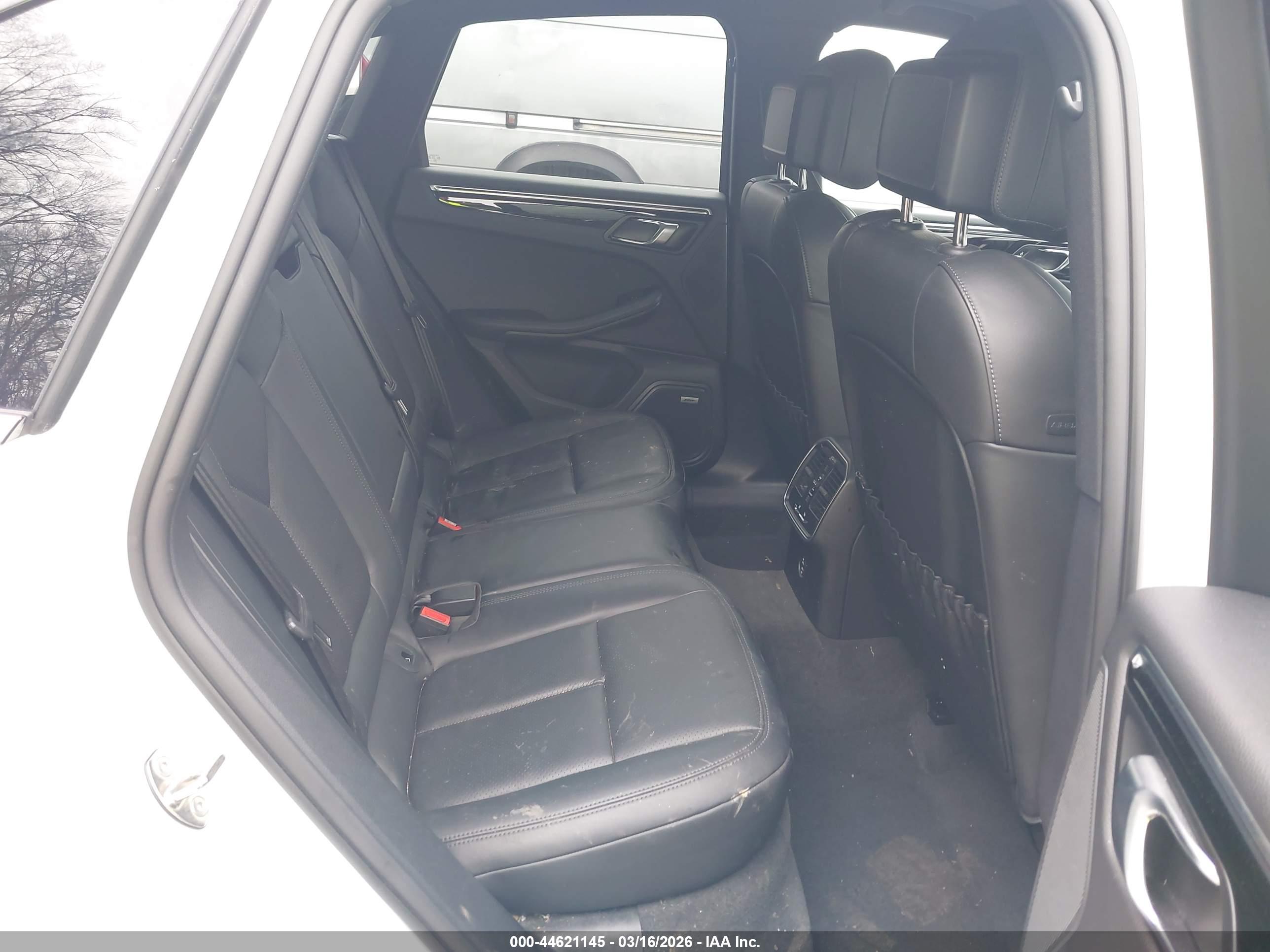PORSCHE MACAN image 8