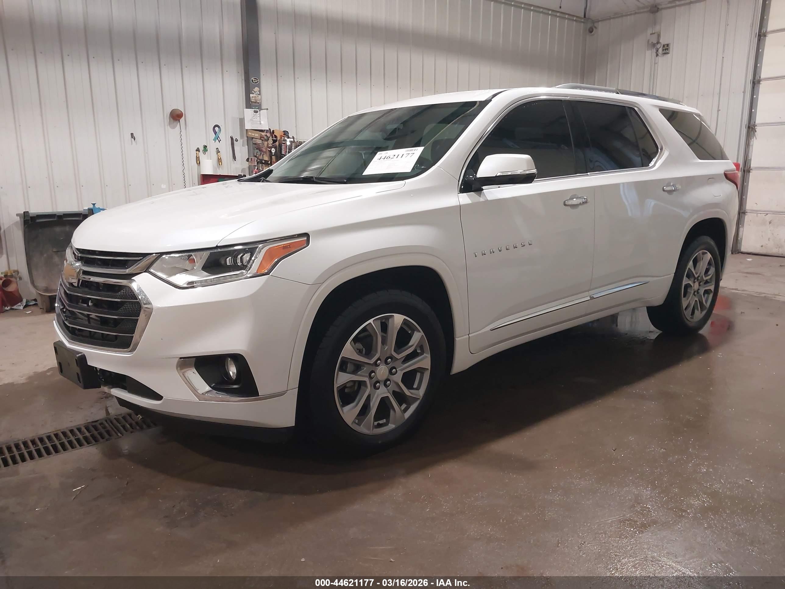 CHEVROLET TRAVERSE image 2