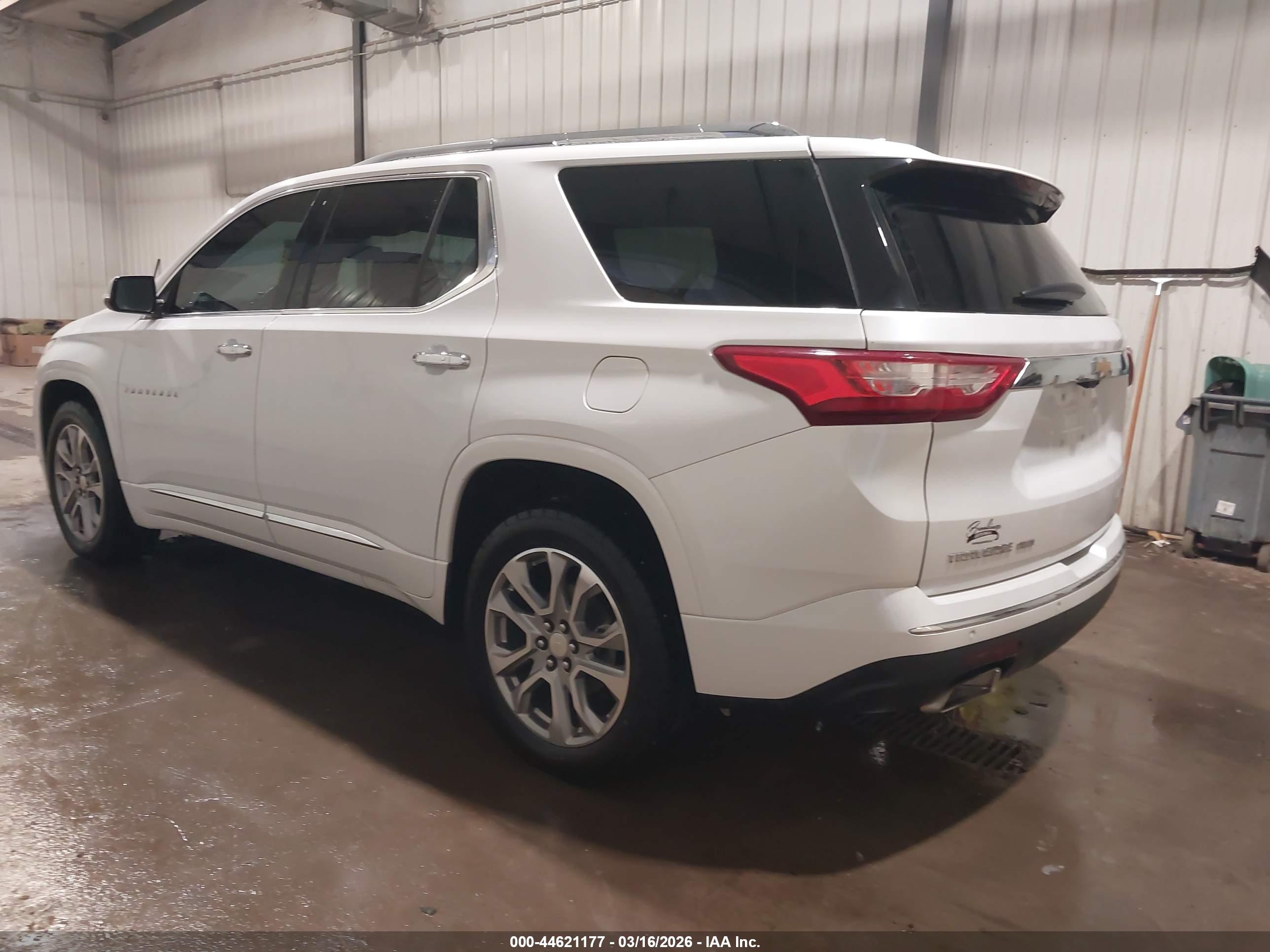 CHEVROLET TRAVERSE image 3