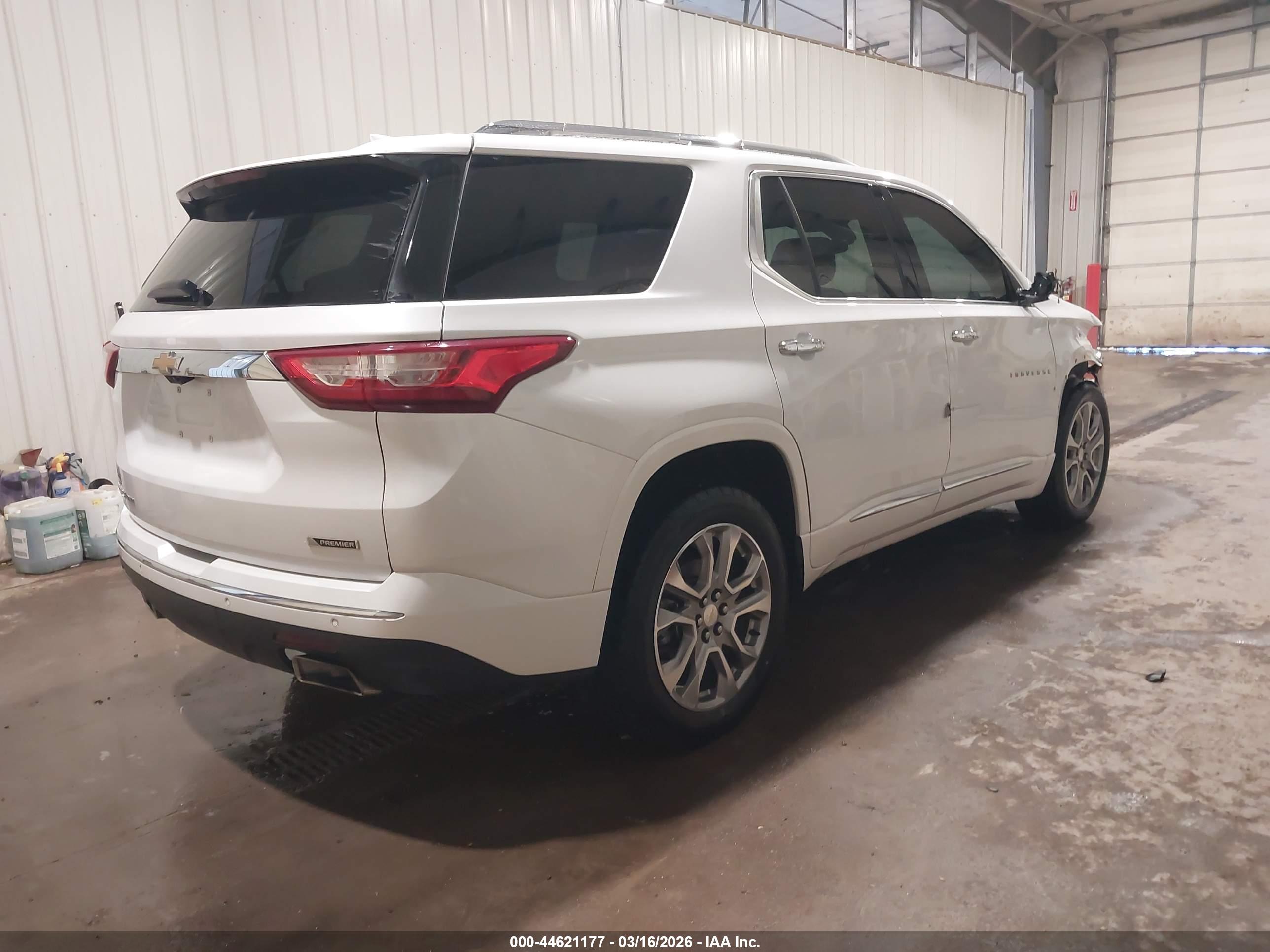 CHEVROLET TRAVERSE image 4