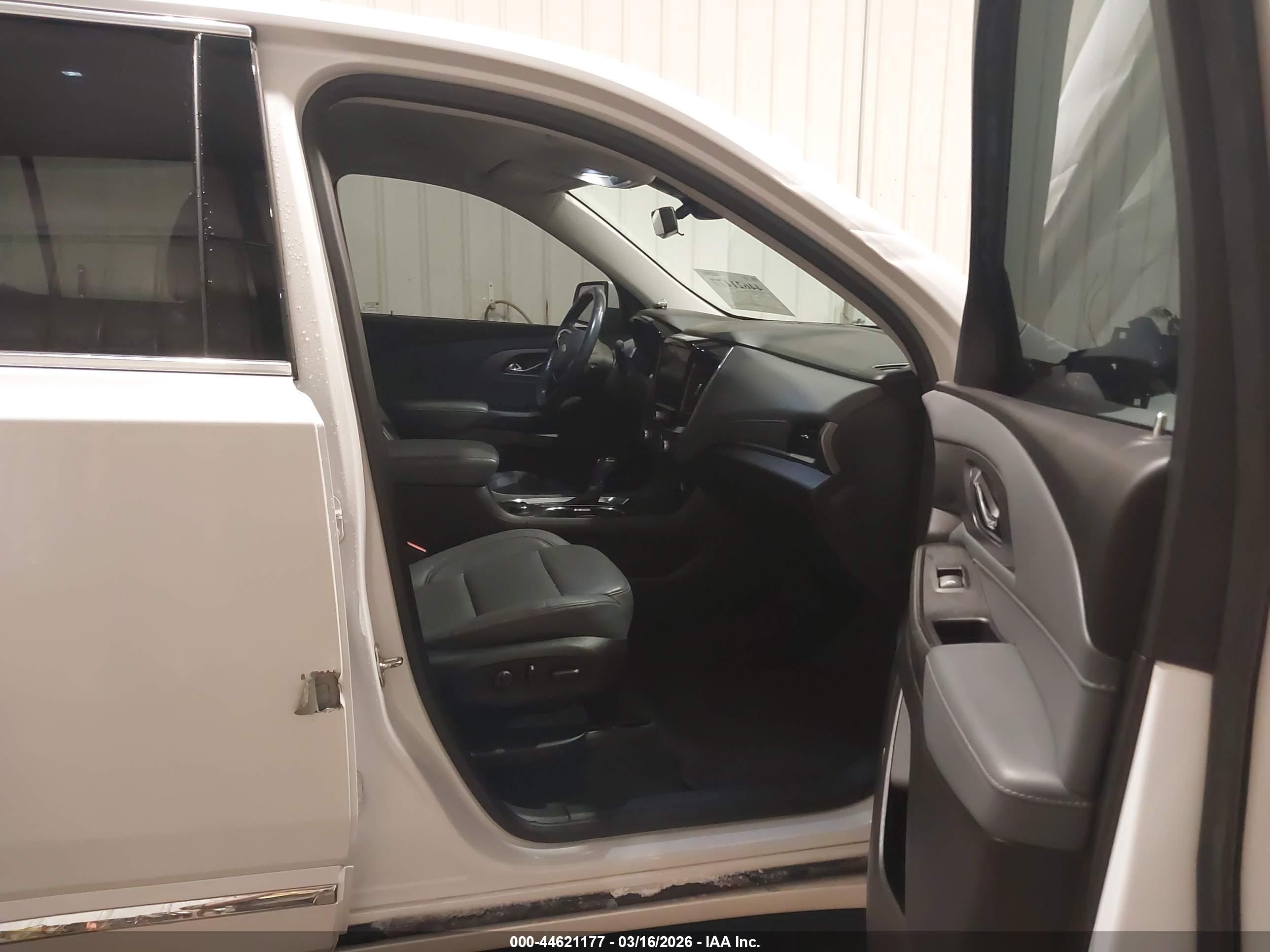 CHEVROLET TRAVERSE image 5