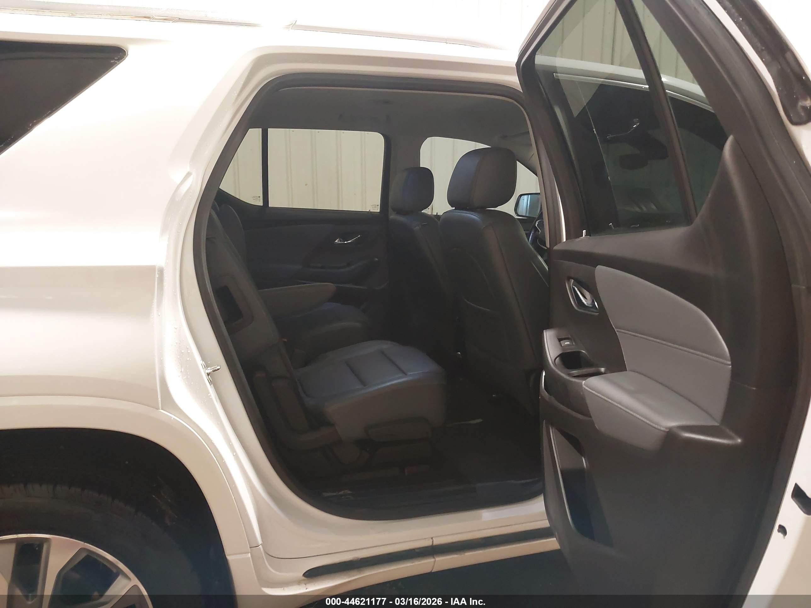 CHEVROLET TRAVERSE image 8